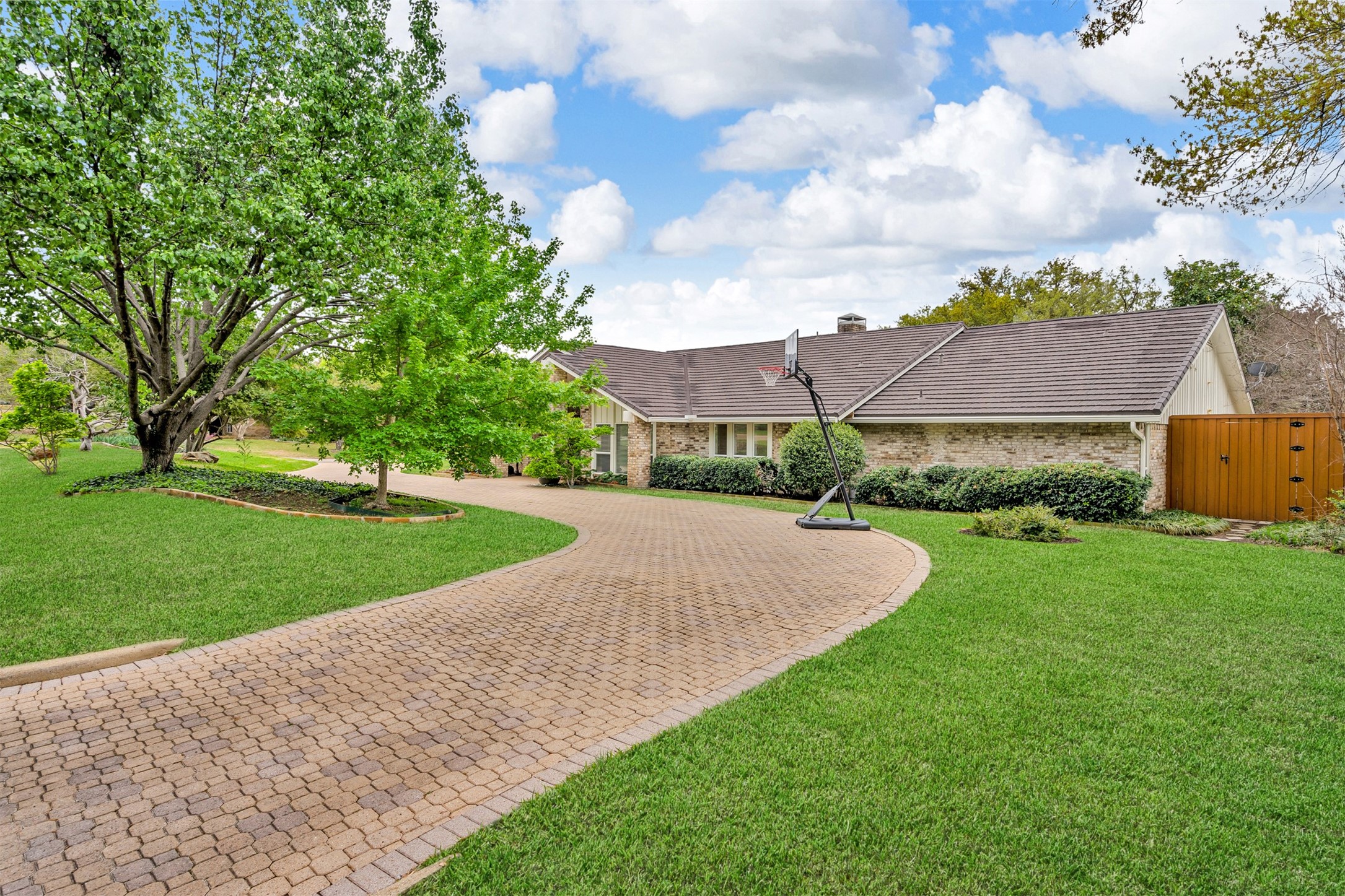 6624 Glenhurst Drive Dallas TX 75254