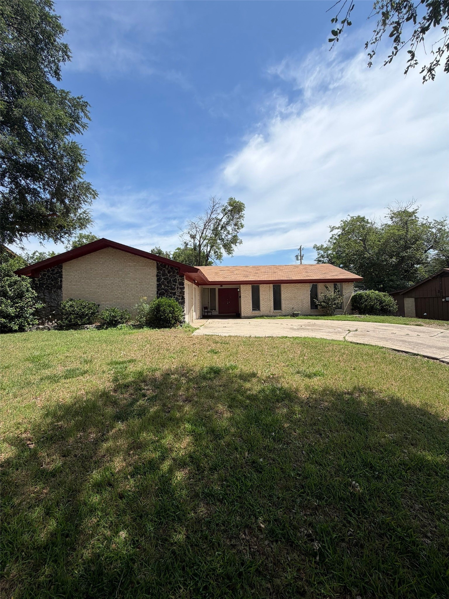 8012 Chapin Road Benbrook TX 76116