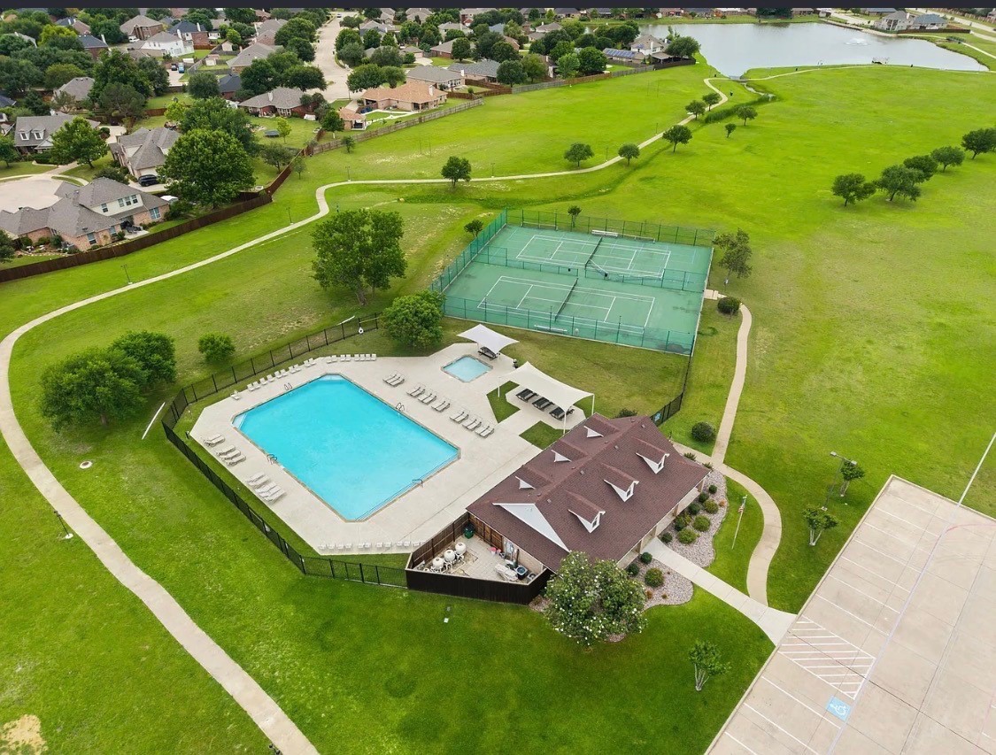 604 Hummingbird Crowley TX 76036