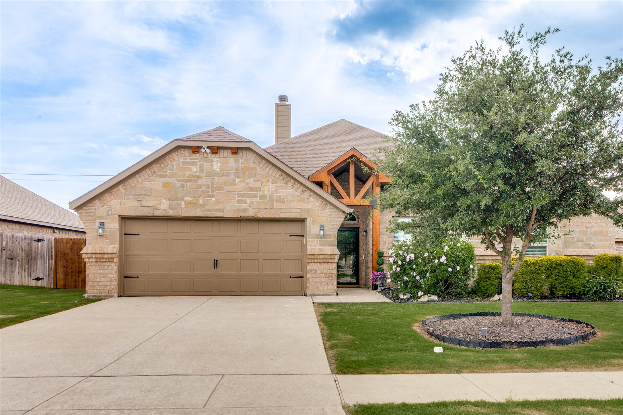 604 Hummingbird Crowley TX 76036