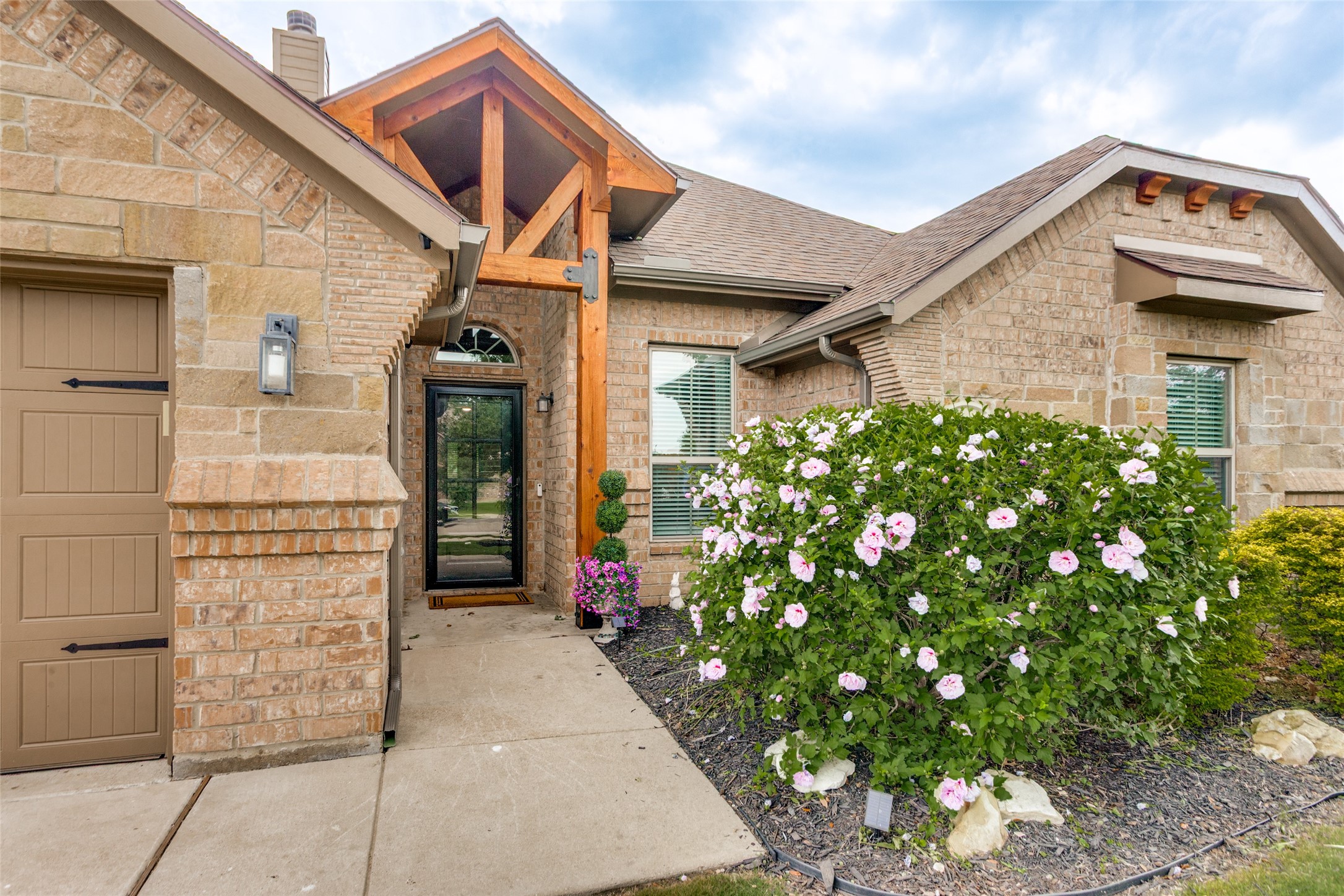 604 Hummingbird Crowley TX 76036