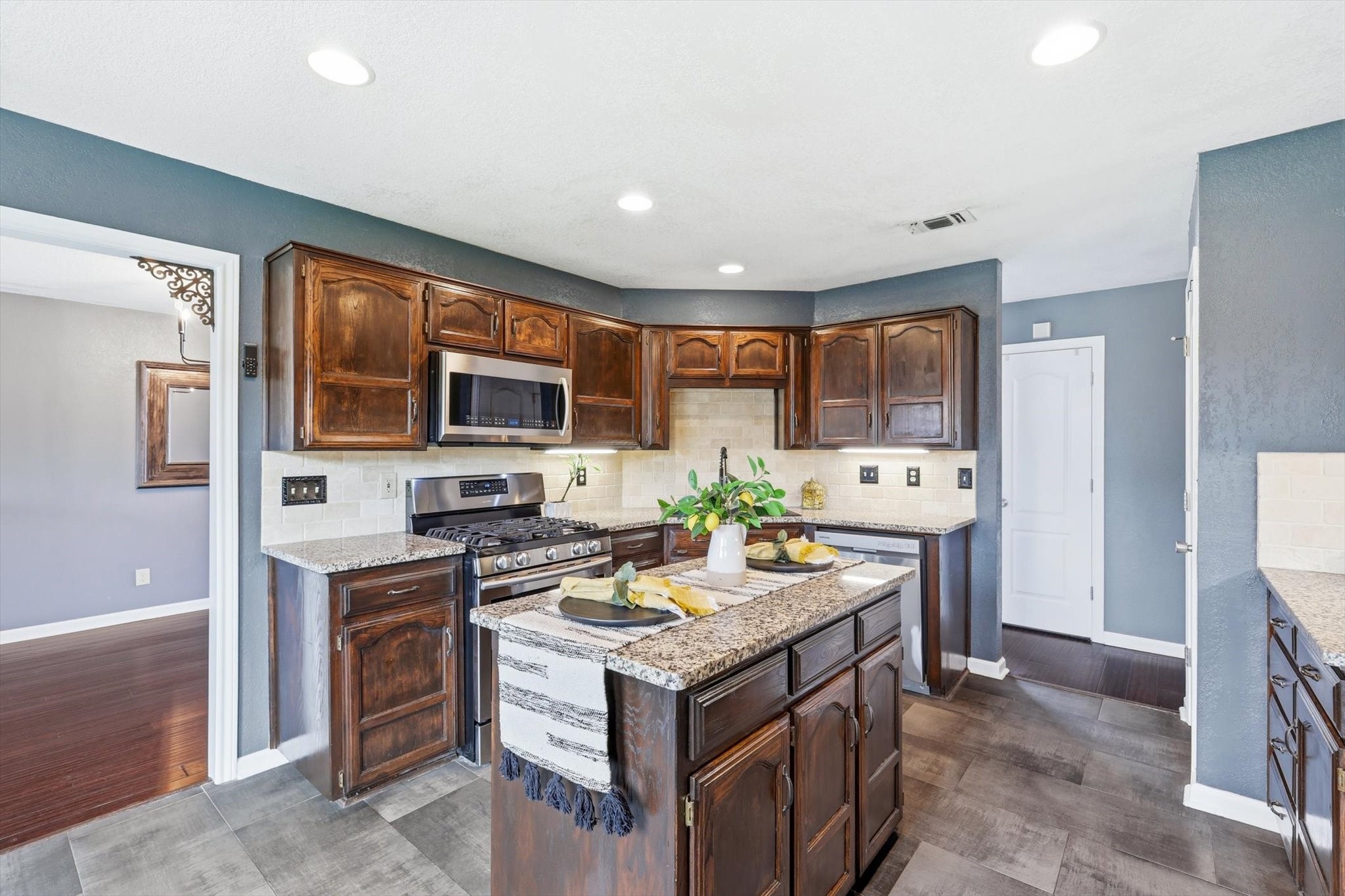 7221 Mccoy Drive Watauga TX 76148