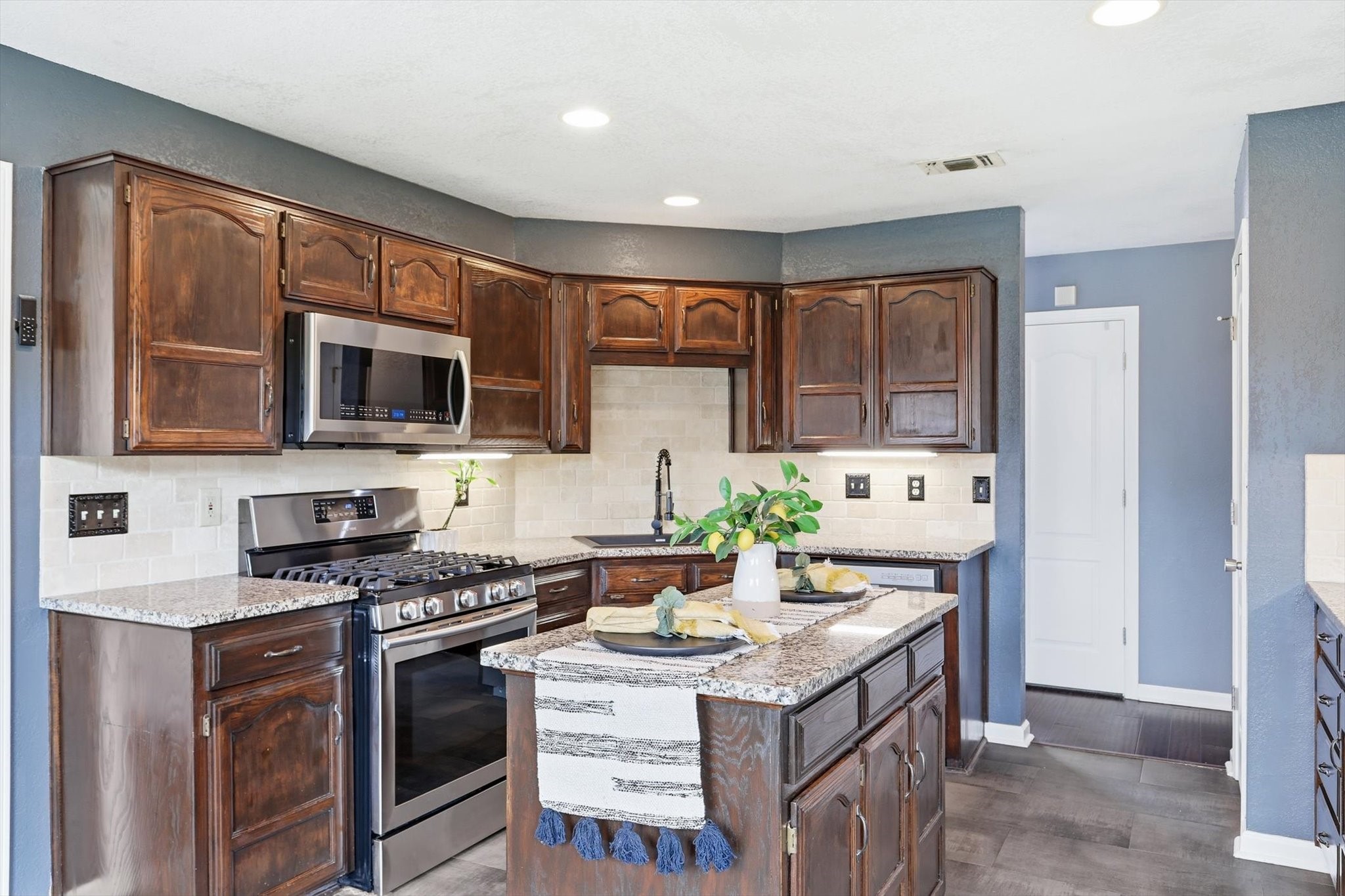 7221 Mccoy Drive Watauga TX 76148
