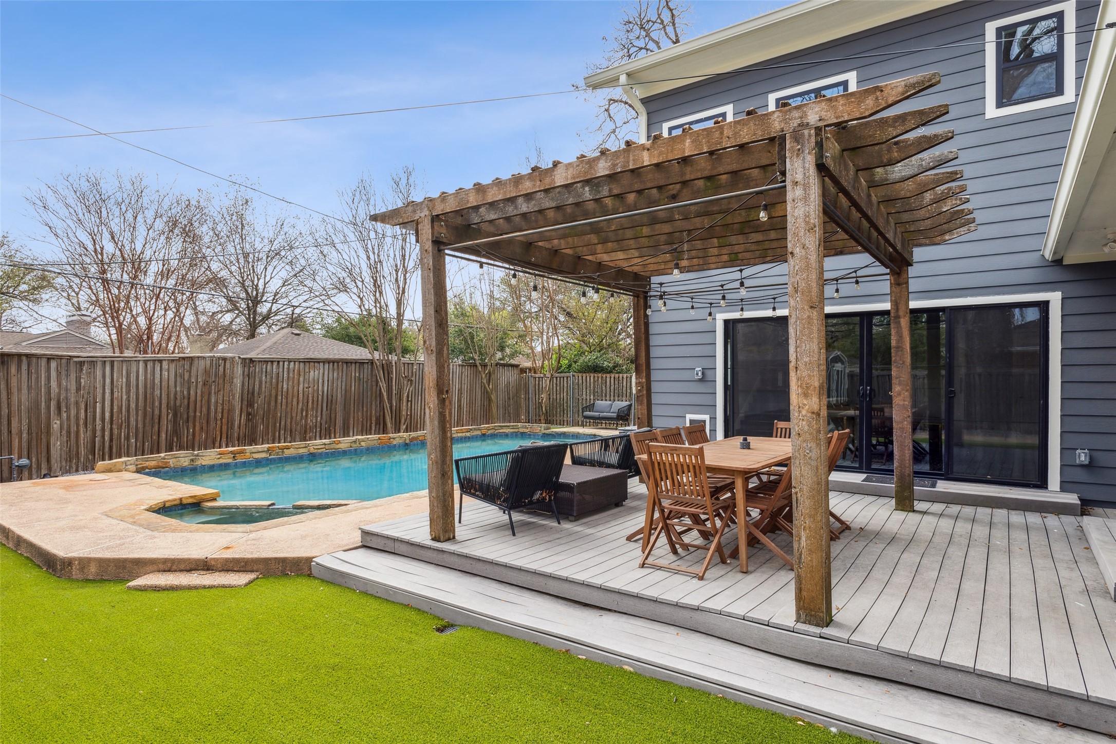 6852 Freemont Street Dallas TX 75231