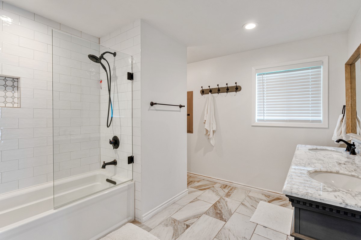 138 Pin Oak Drive Mabank TX 75156