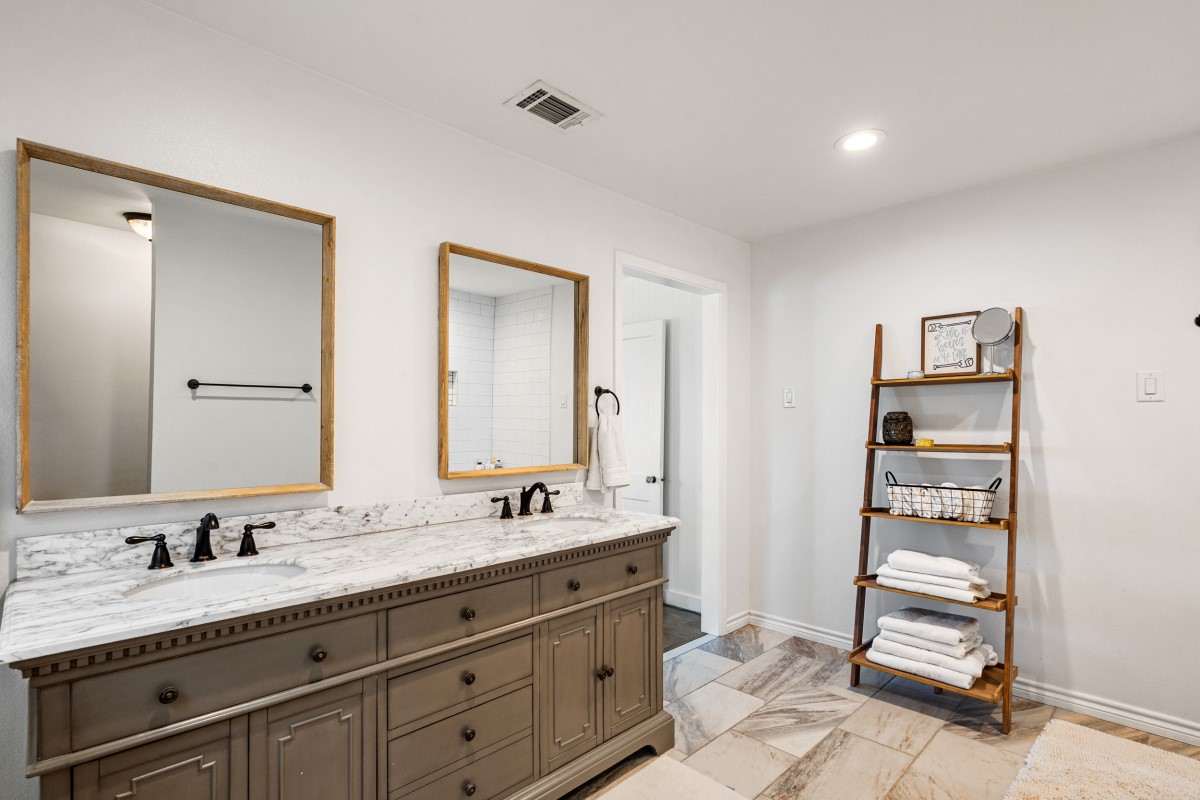 138 Pin Oak Drive Mabank TX 75156