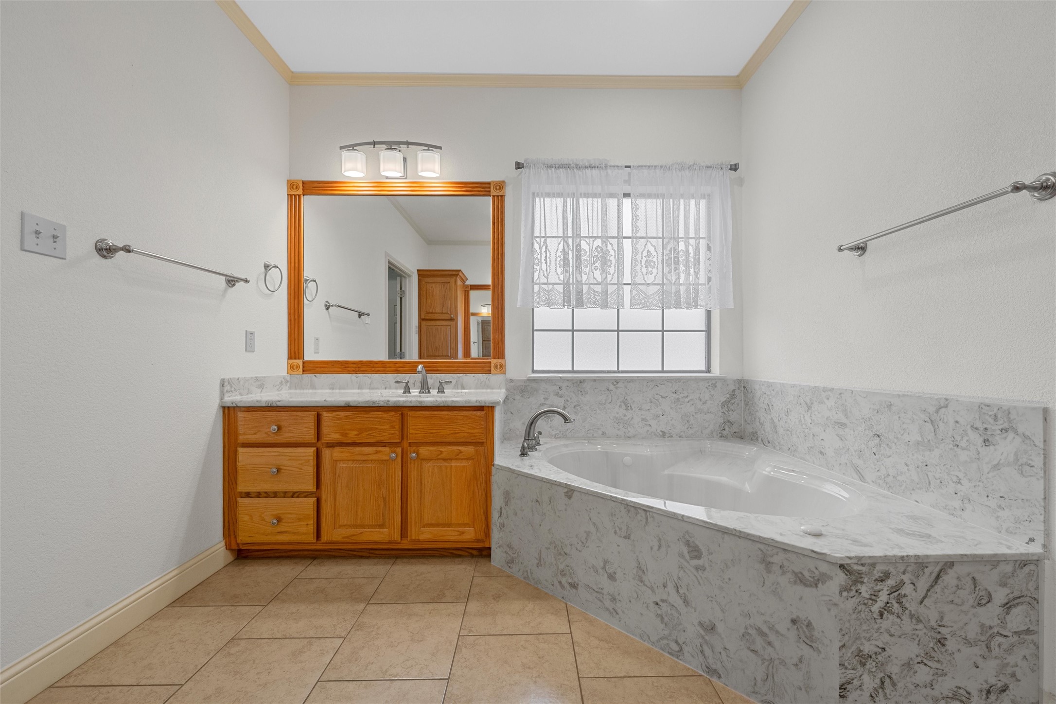 1305 Buffalo Pass Woodway TX 76712