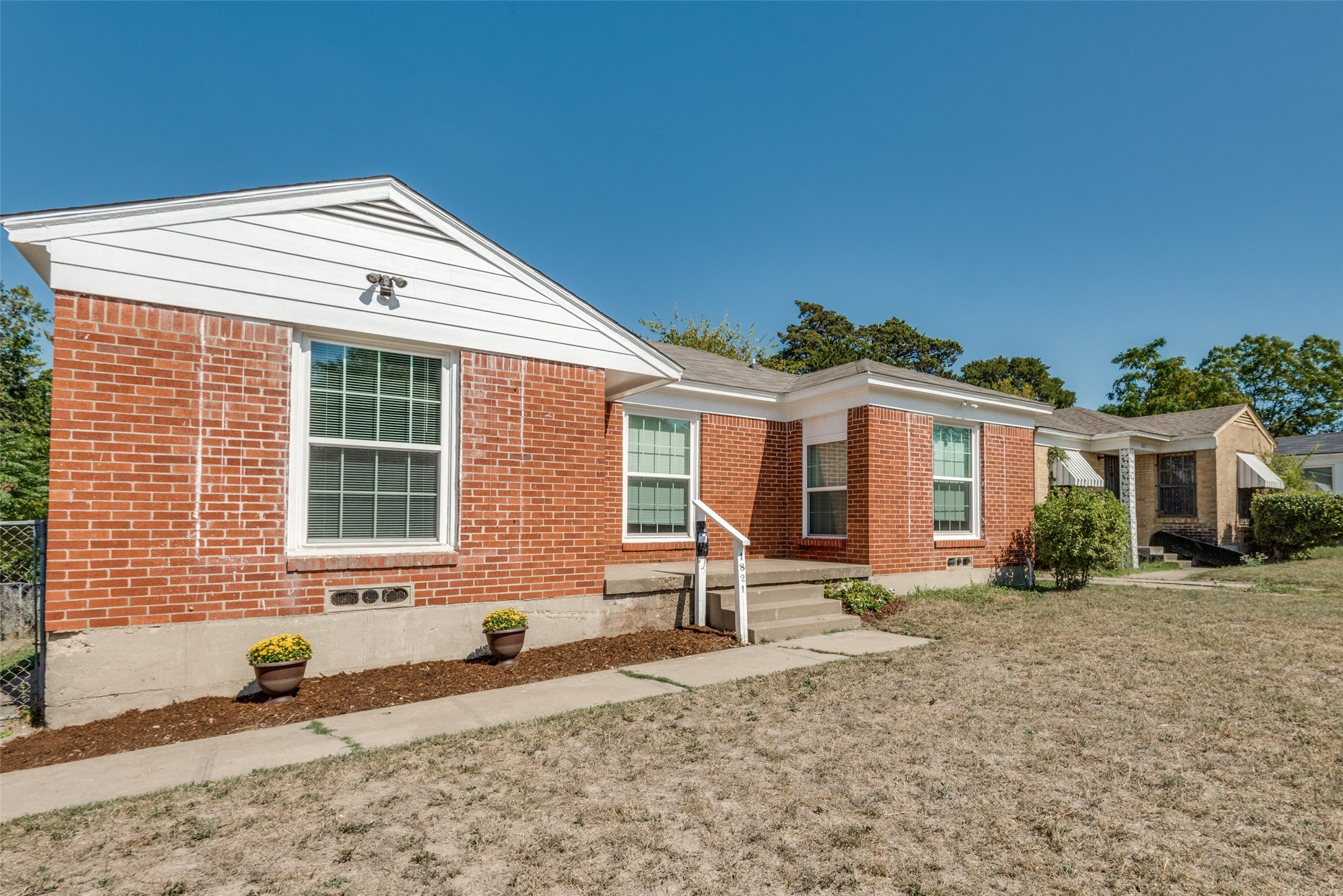 1821 Somerset Avenue Dallas TX 75203