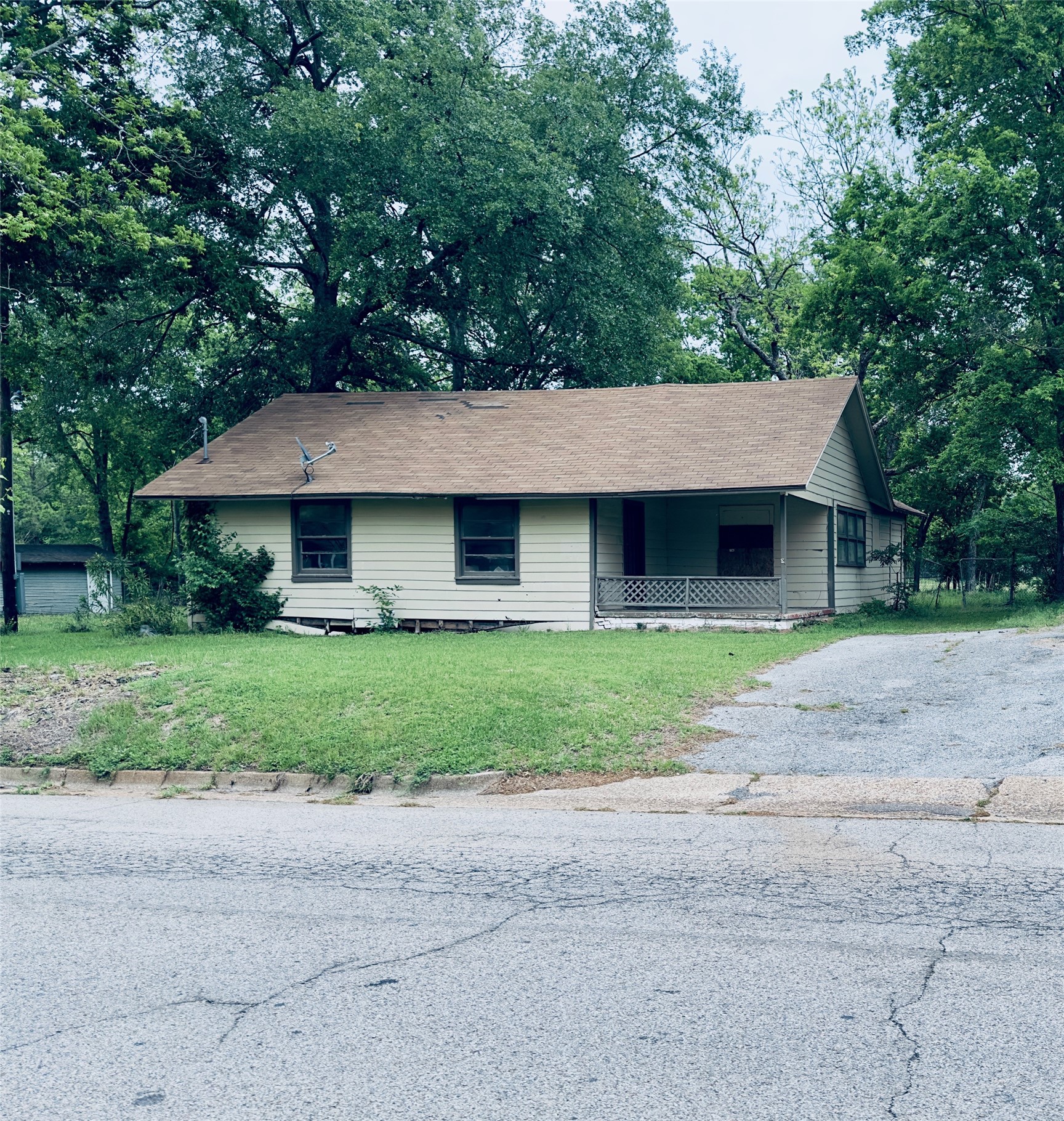 606,228,117 Houston League Foscue Street Sulphur Springs TX 75482
