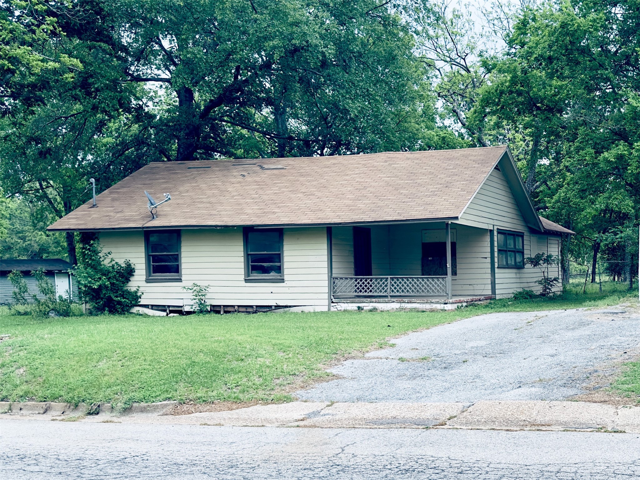 606,228,117 Houston League Foscue Street Sulphur Springs TX 75482