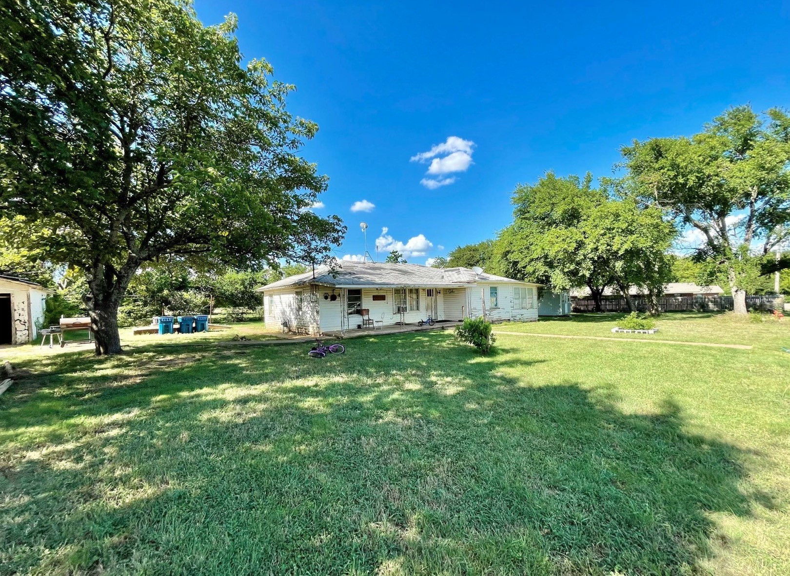 514 W Roosevelt Avenue Whitney TX 76692