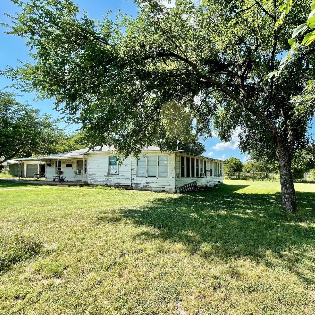514 W Roosevelt Avenue Whitney TX 76692