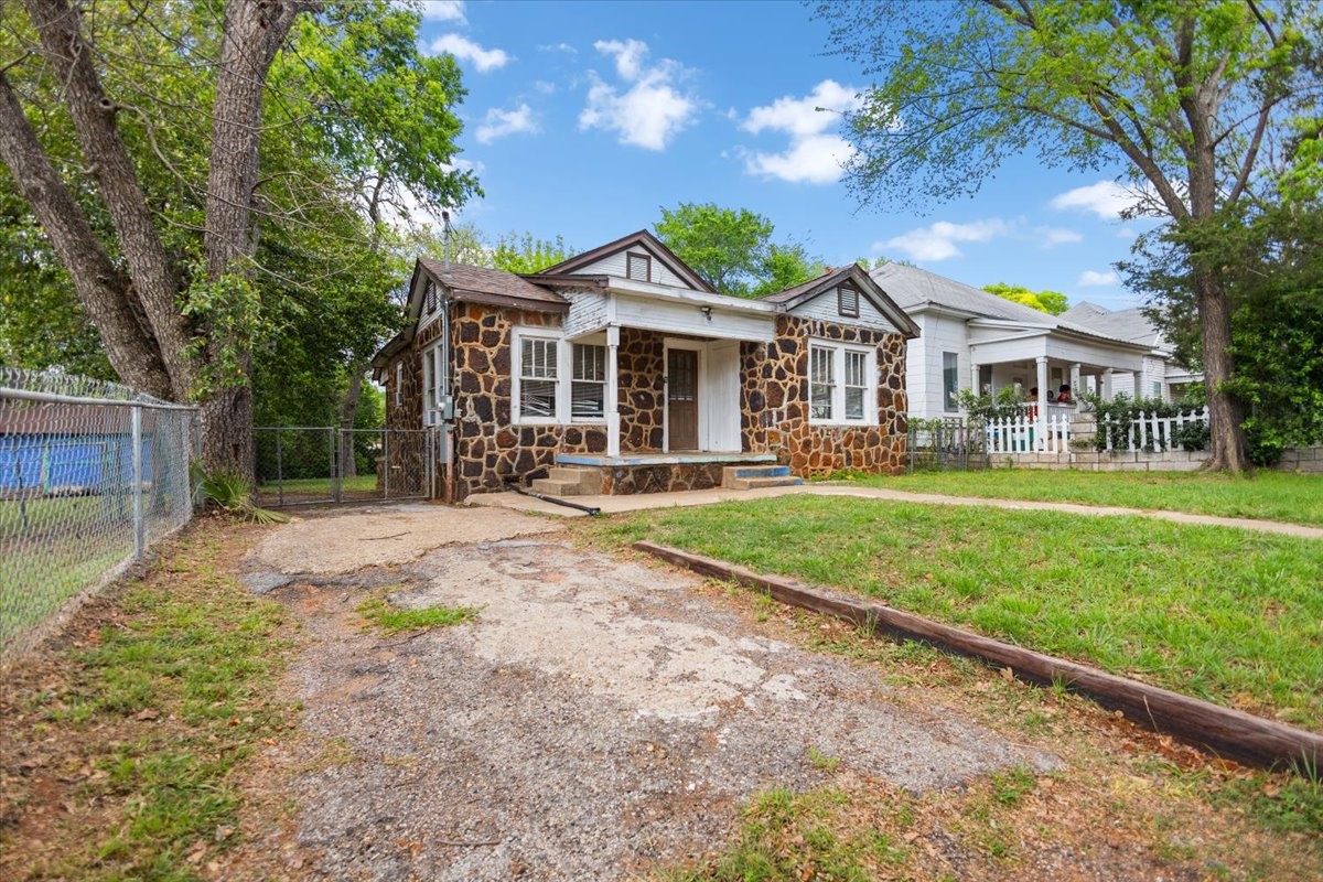 707 Green Palestine TX 75801