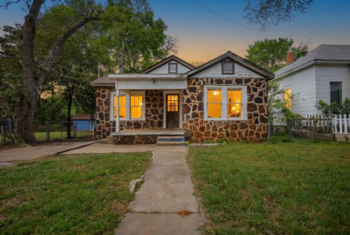 707 Green Palestine TX 75801