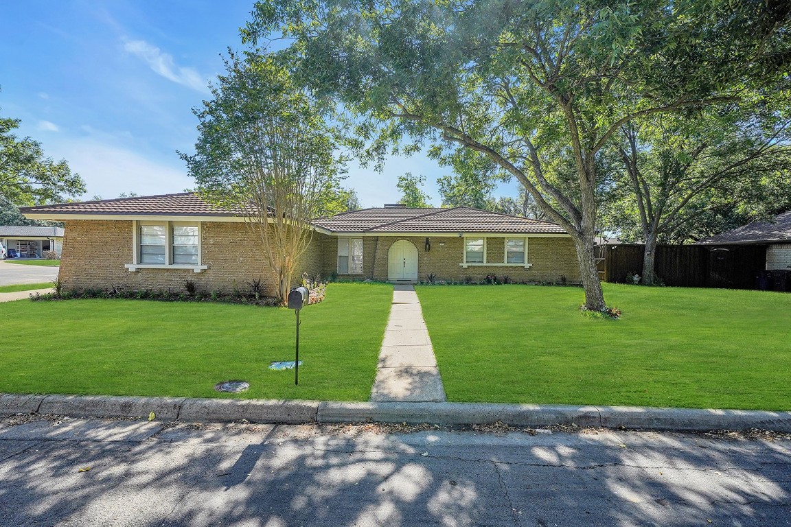 15712 Kingscrest Circle Dallas TX 75248