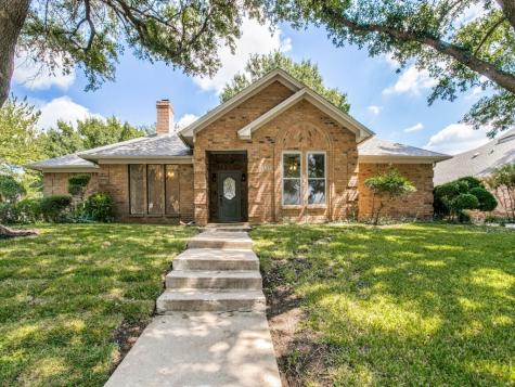5016 Ridgeview Court North Richland Hills TX 76180