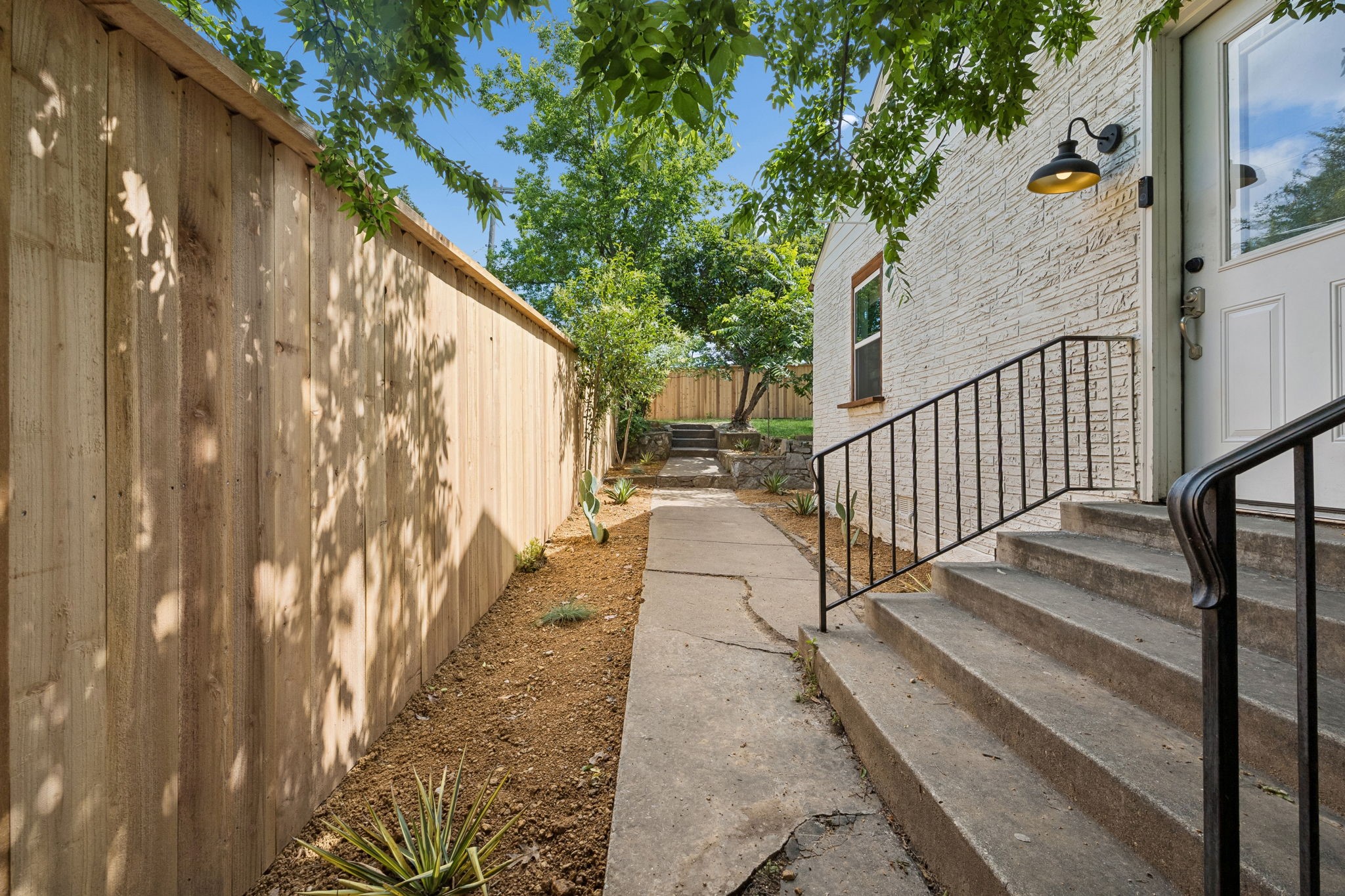 3102 W Jefferson Boulevard Dallas TX 75211