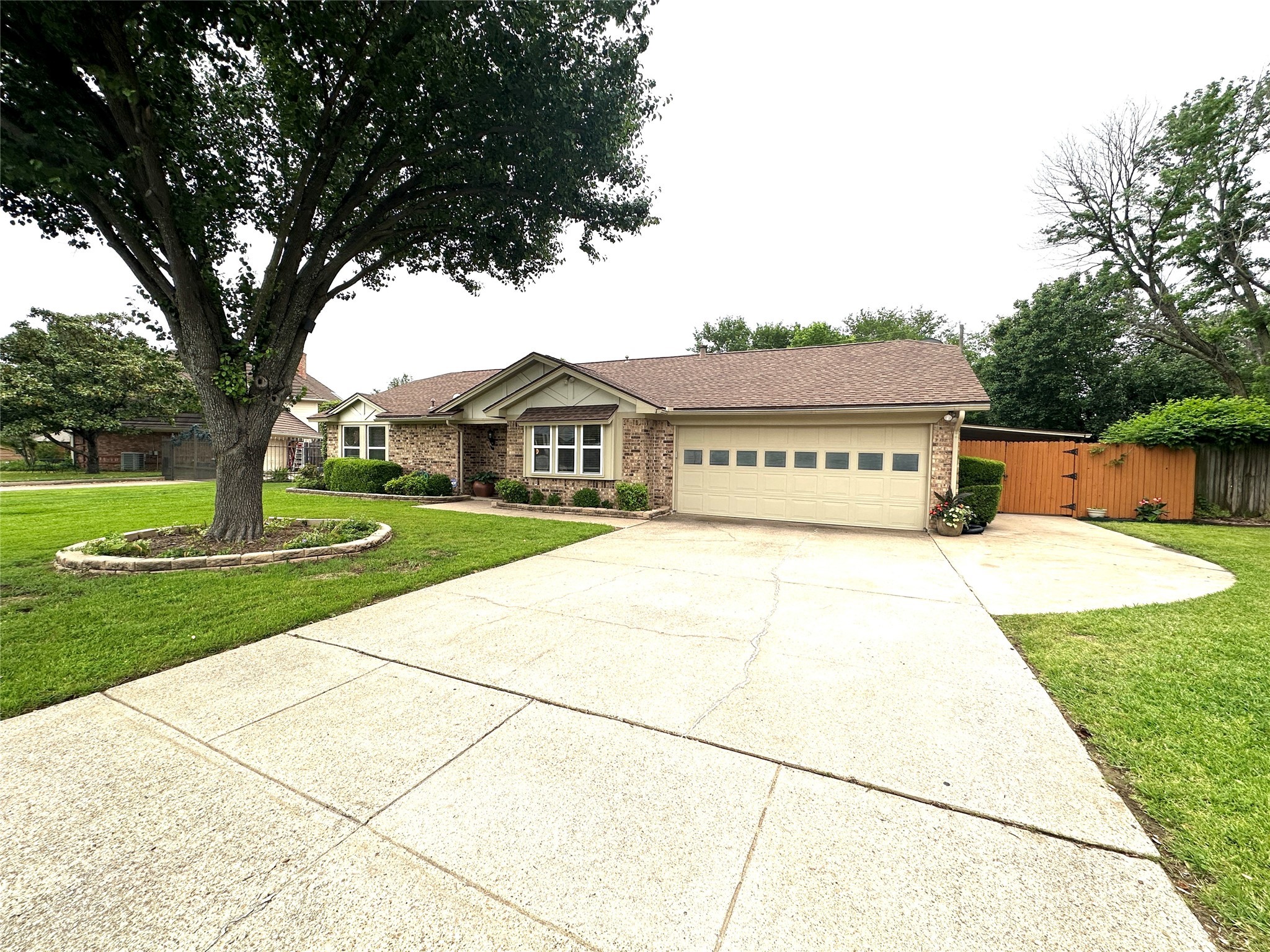 647 Highland Park Drive Hurst TX 76054