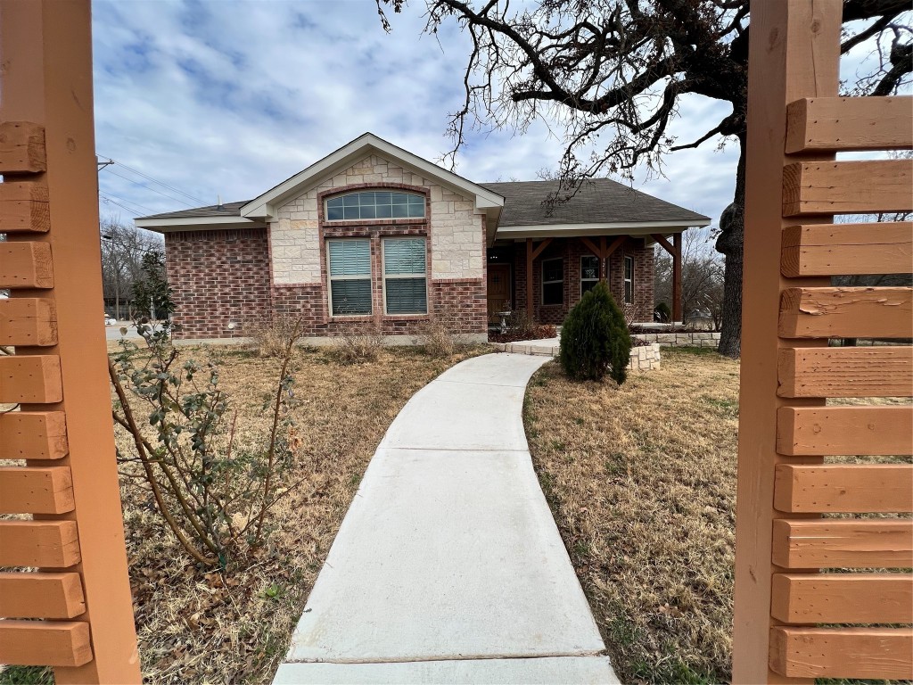 1216 N Elm Street Weatherford TX 76086