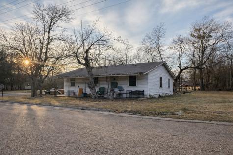 411 S Leon Street Groesbeck TX 76642