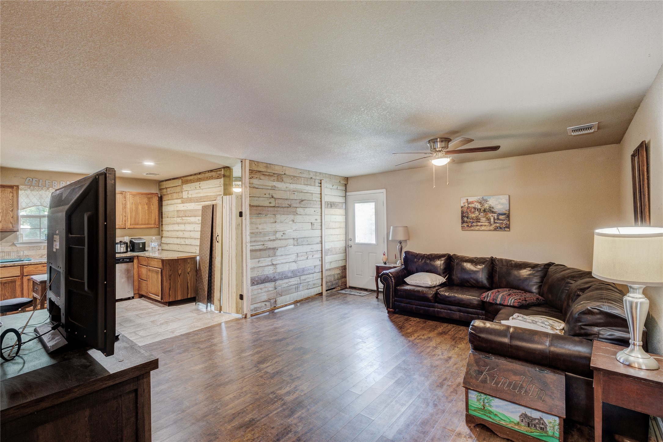 104 Richard Lane Azle TX 76020