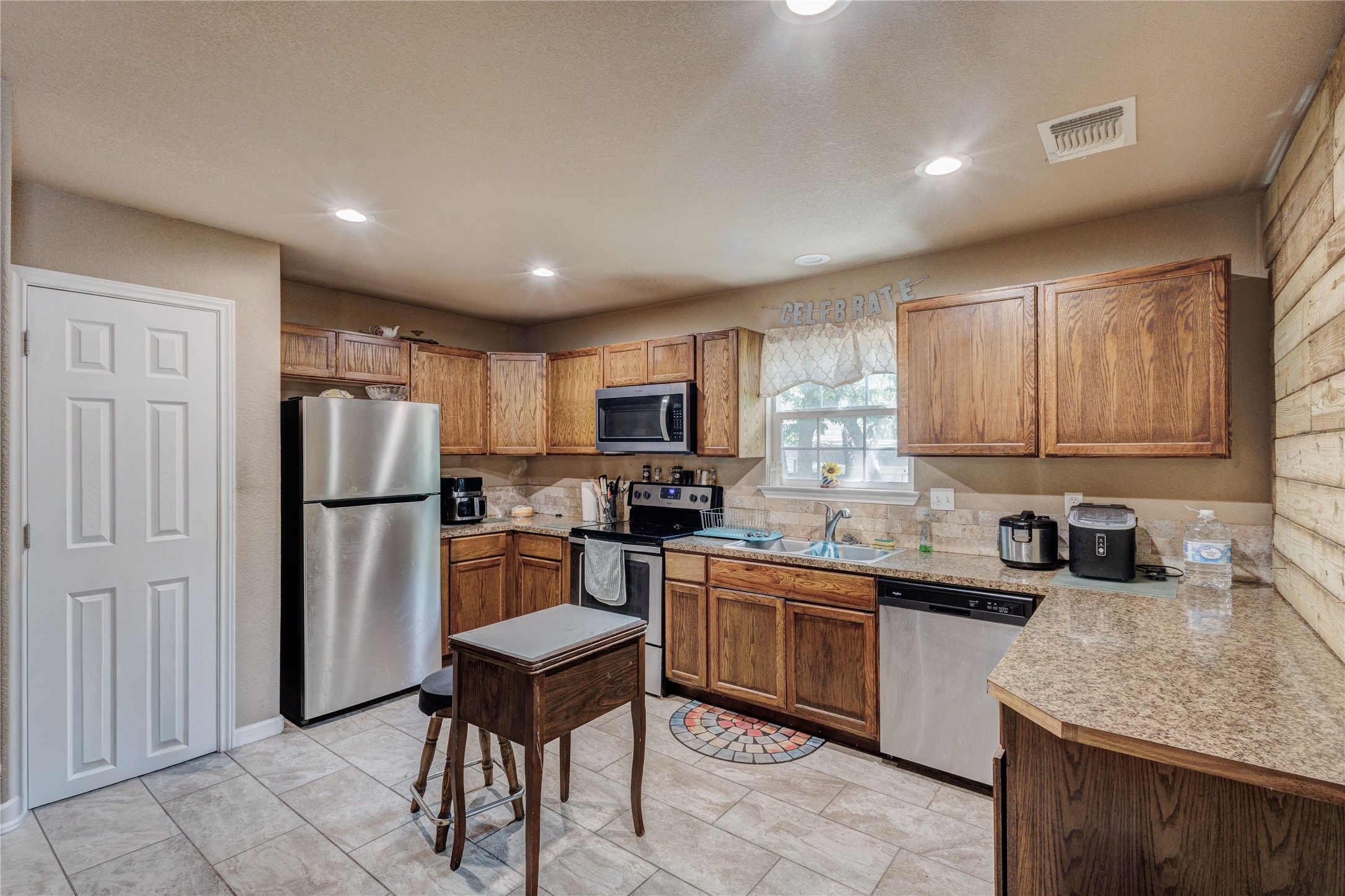 104 Richard Lane Azle TX 76020