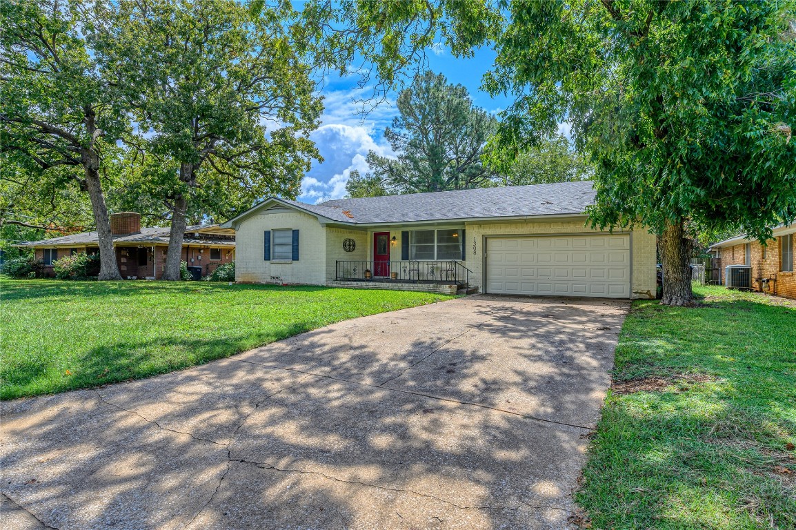 1308 W Bullock Street Denison TX 75020