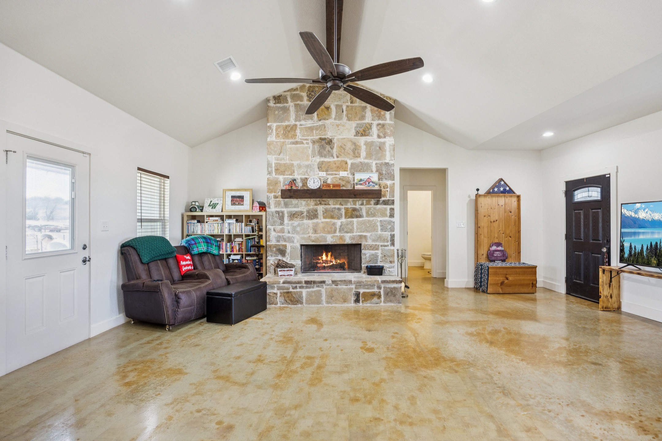 1084 Justin Drive Springtown TX 76082