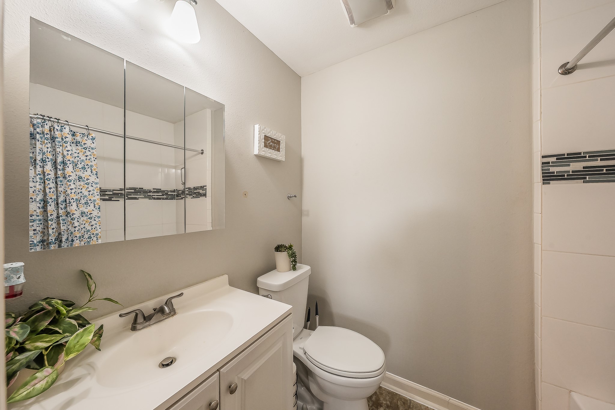 6037 Lindy Lane Watauga TX 76148