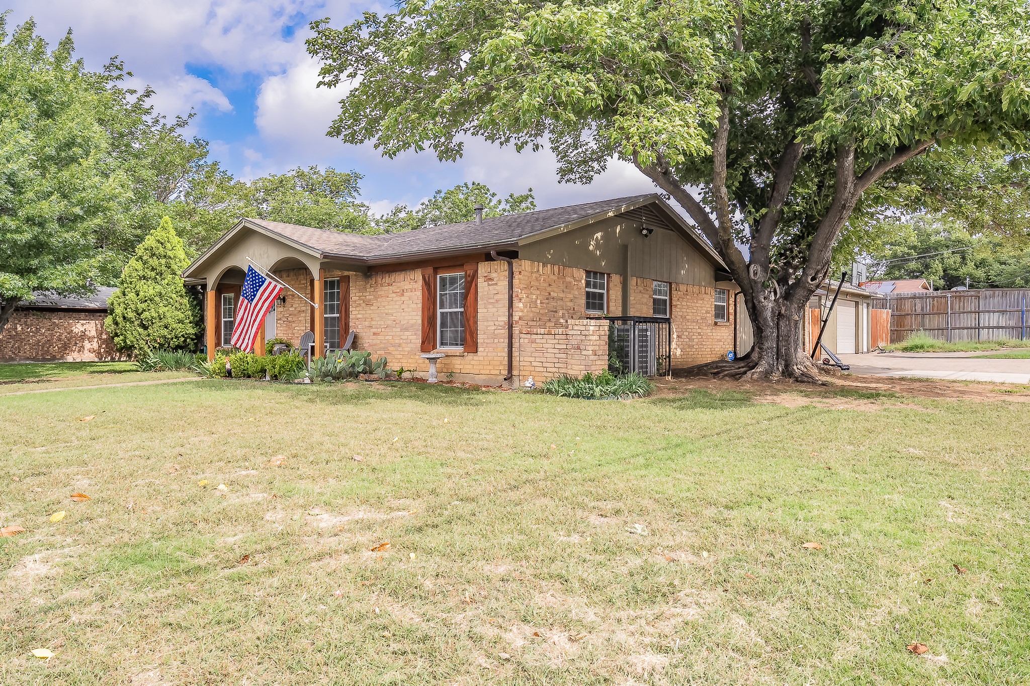 6037 Lindy Lane Watauga TX 76148