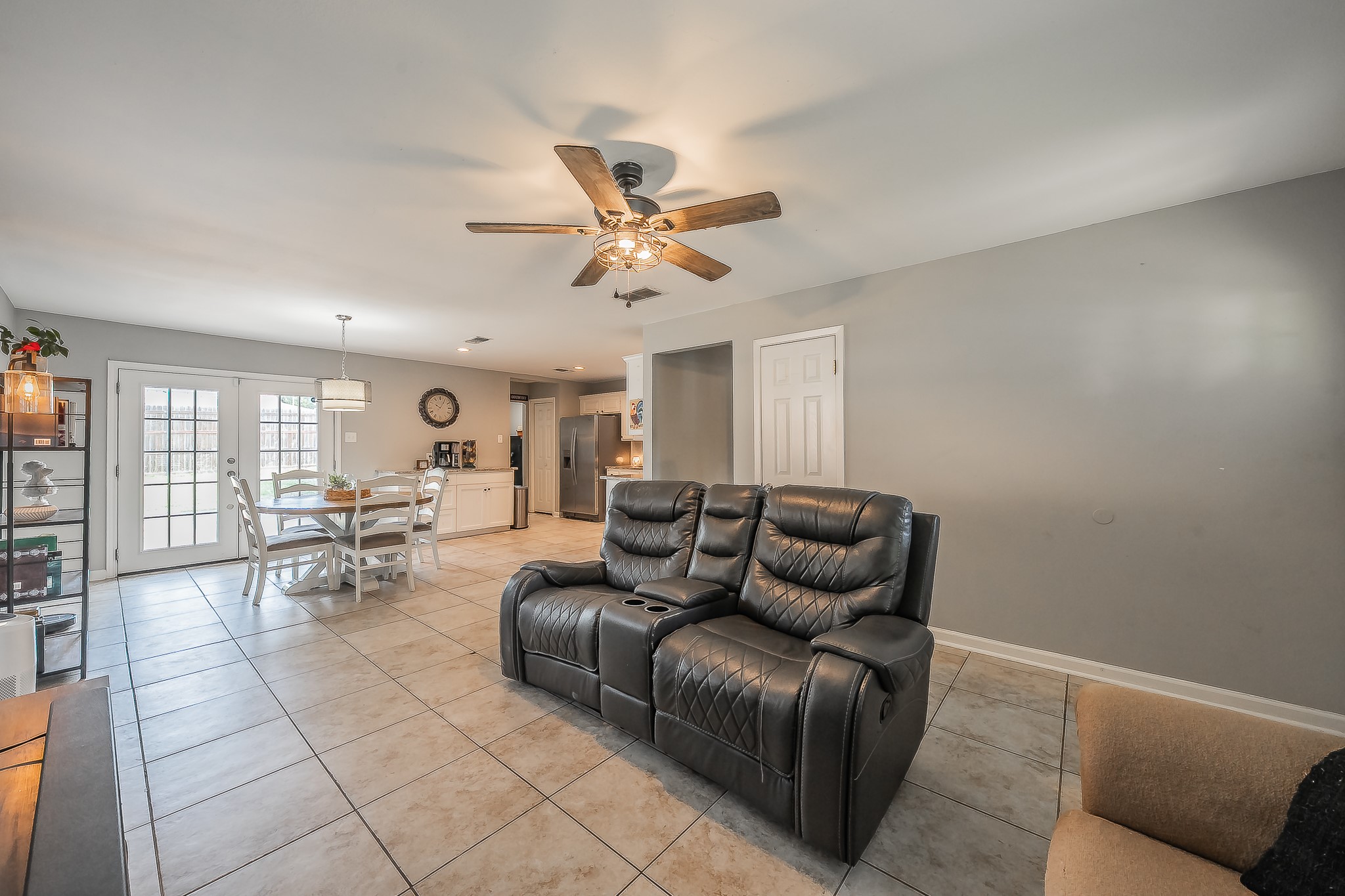 6037 Lindy Lane Watauga TX 76148