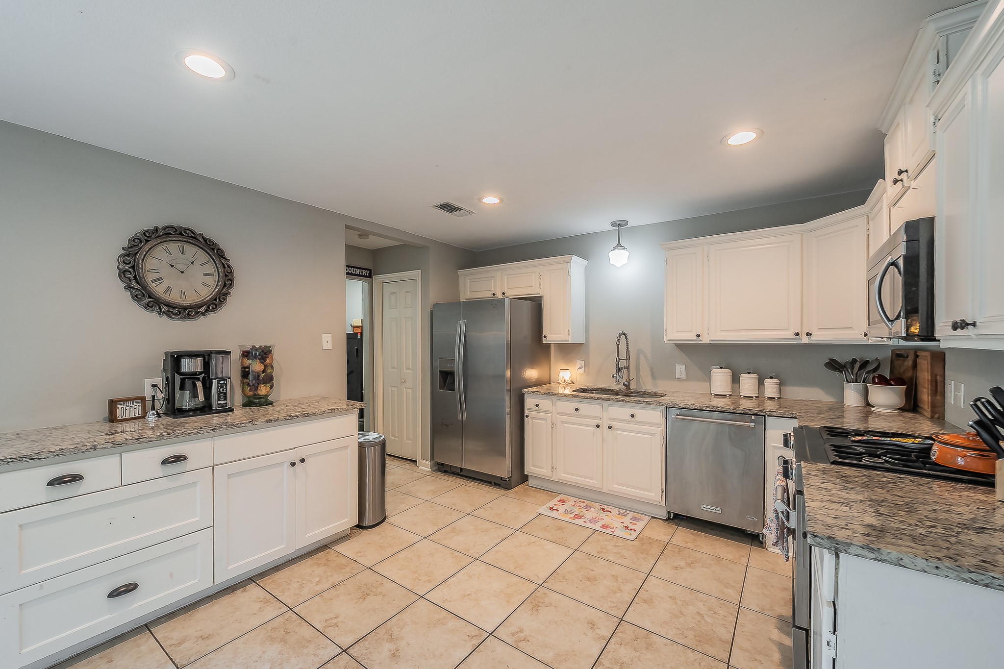 6037 Lindy Lane Watauga TX 76148