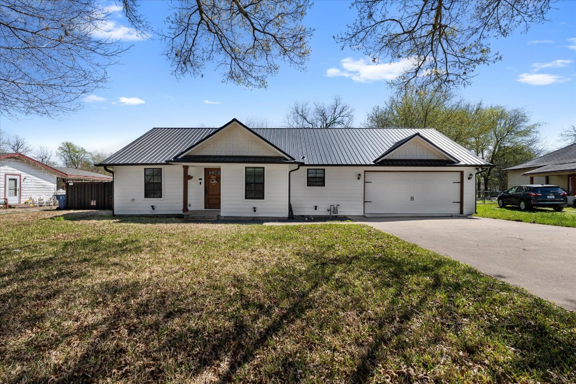 915 S College Street Waxahachie TX 75165