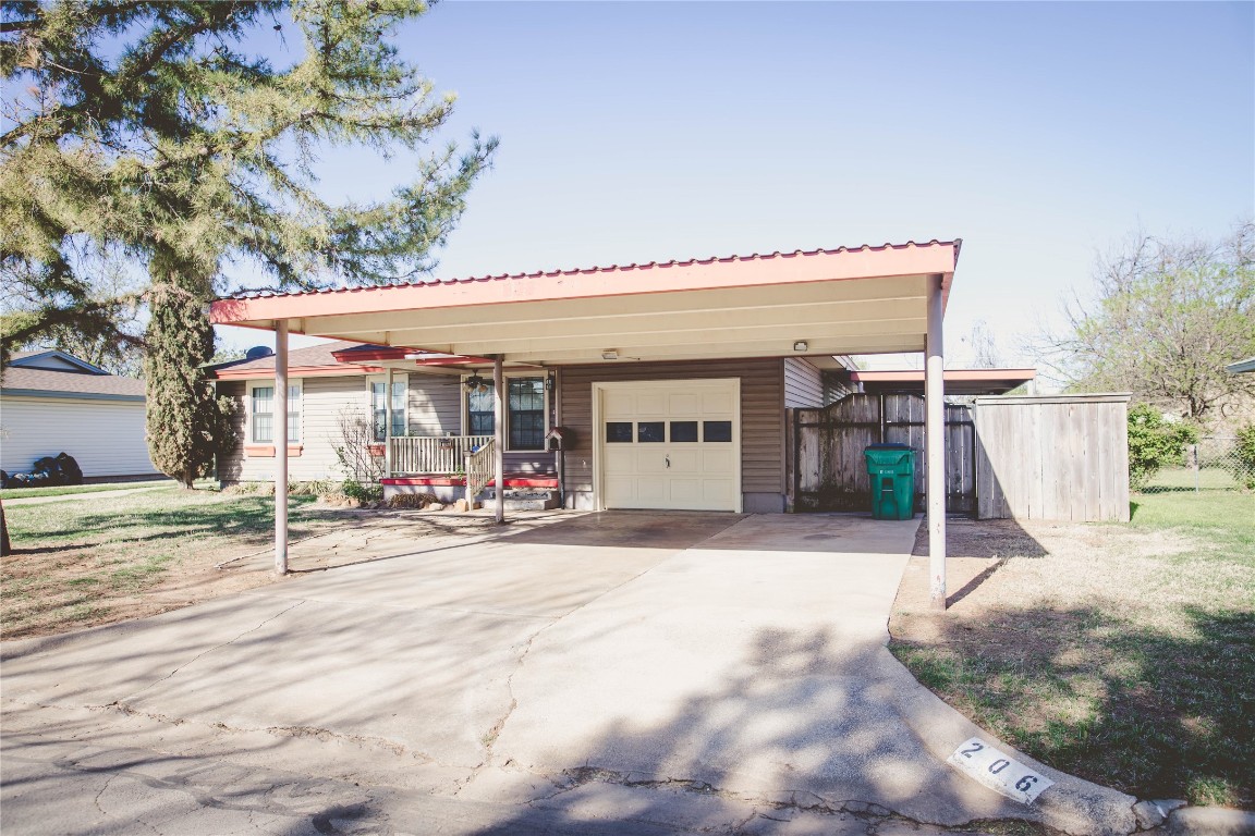 206 Mimosa Street Burkburnett TX 76354
