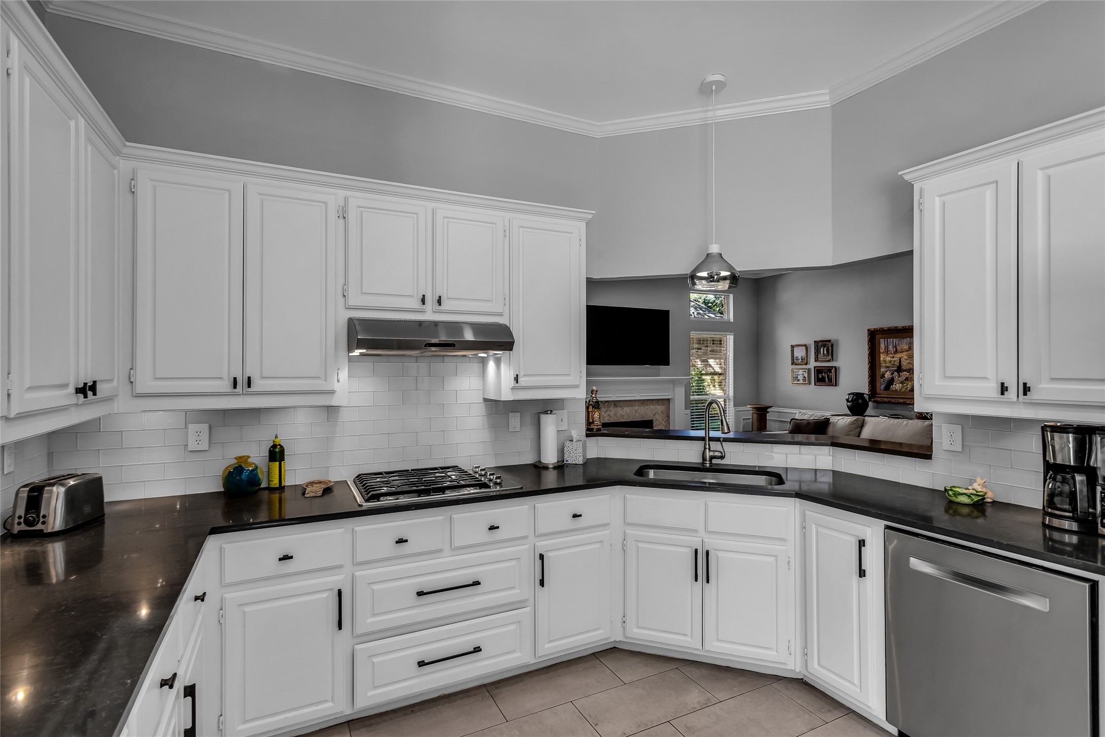 2613 Rockport Circle Garland TX 75044