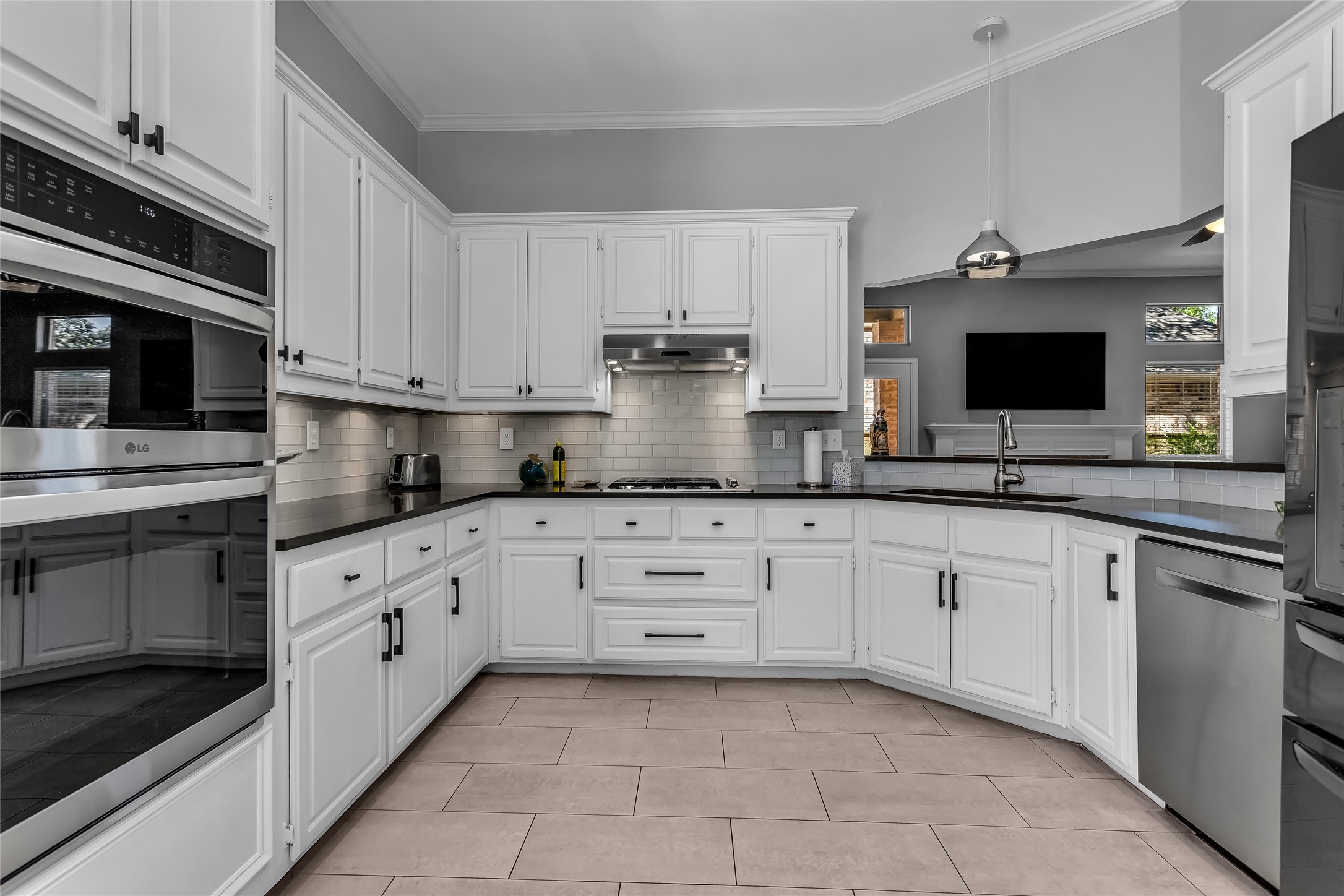 2613 Rockport Circle Garland TX 75044