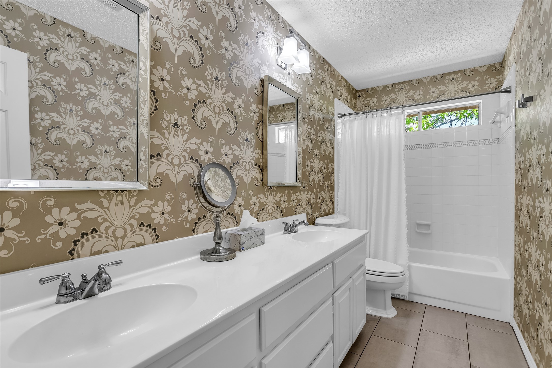 2613 Rockport Circle Garland TX 75044