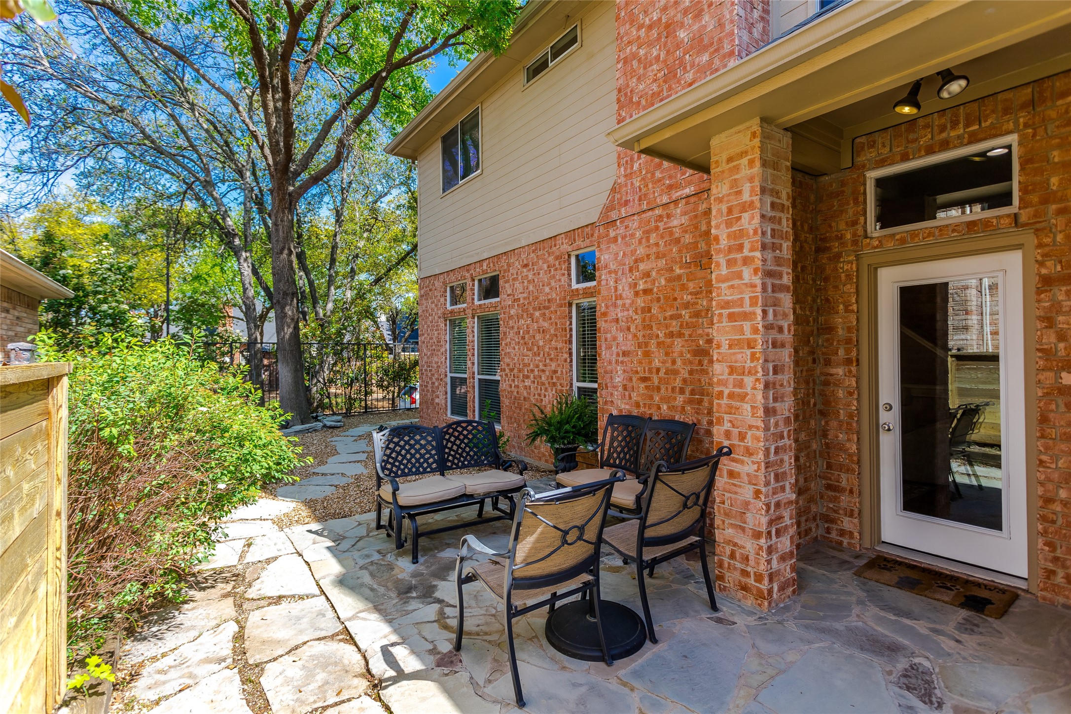 2613 Rockport Circle Garland TX 75044