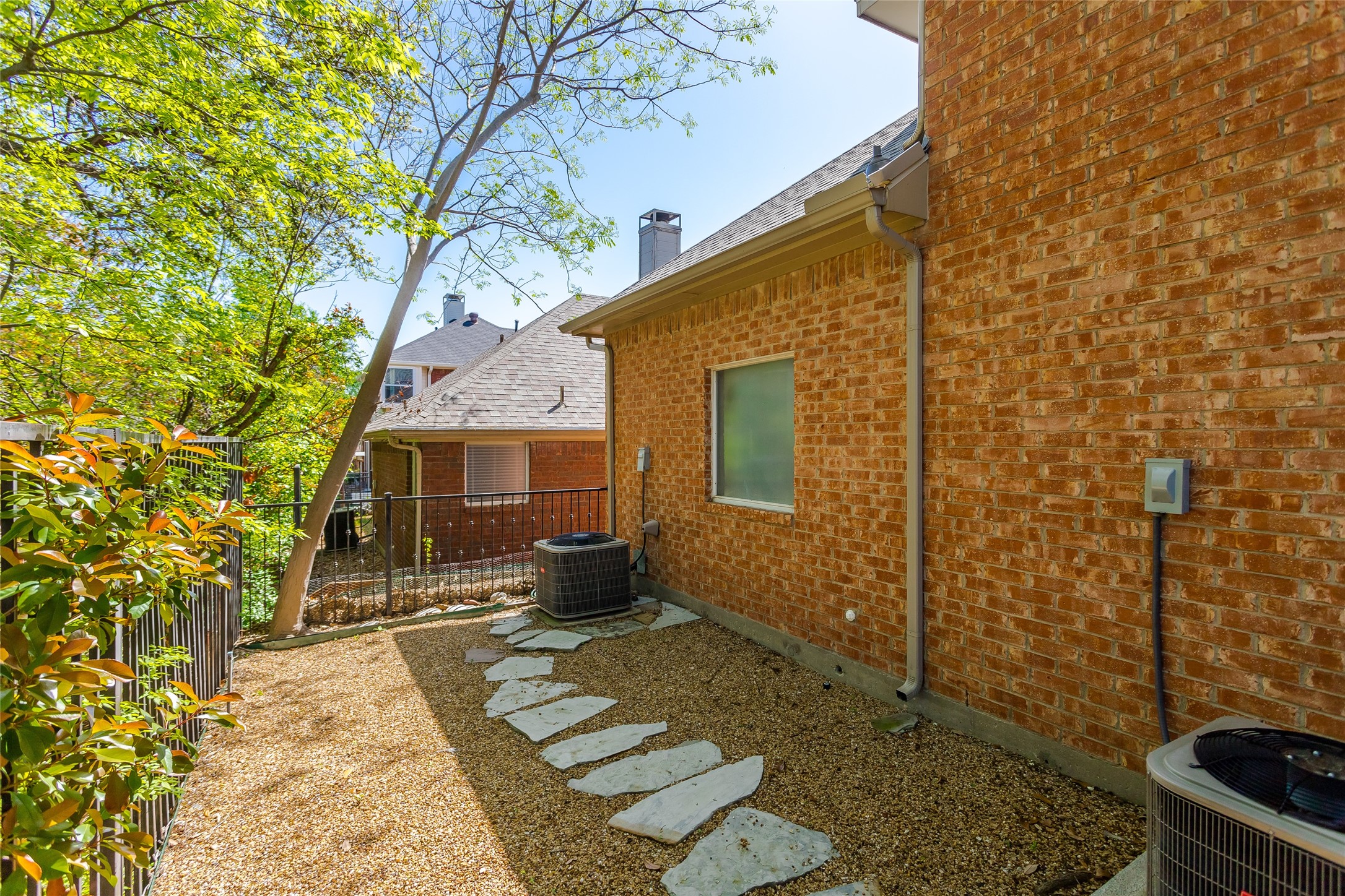 2613 Rockport Circle Garland TX 75044
