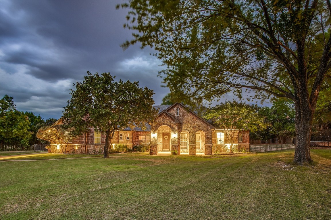 7401 Red Leaf Court Mansfield TX 76063