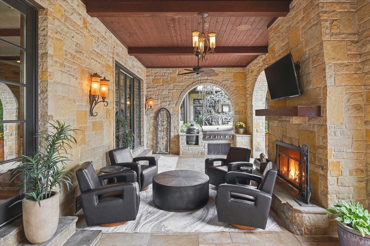 250 Falcon Ridge Aledo TX 76008