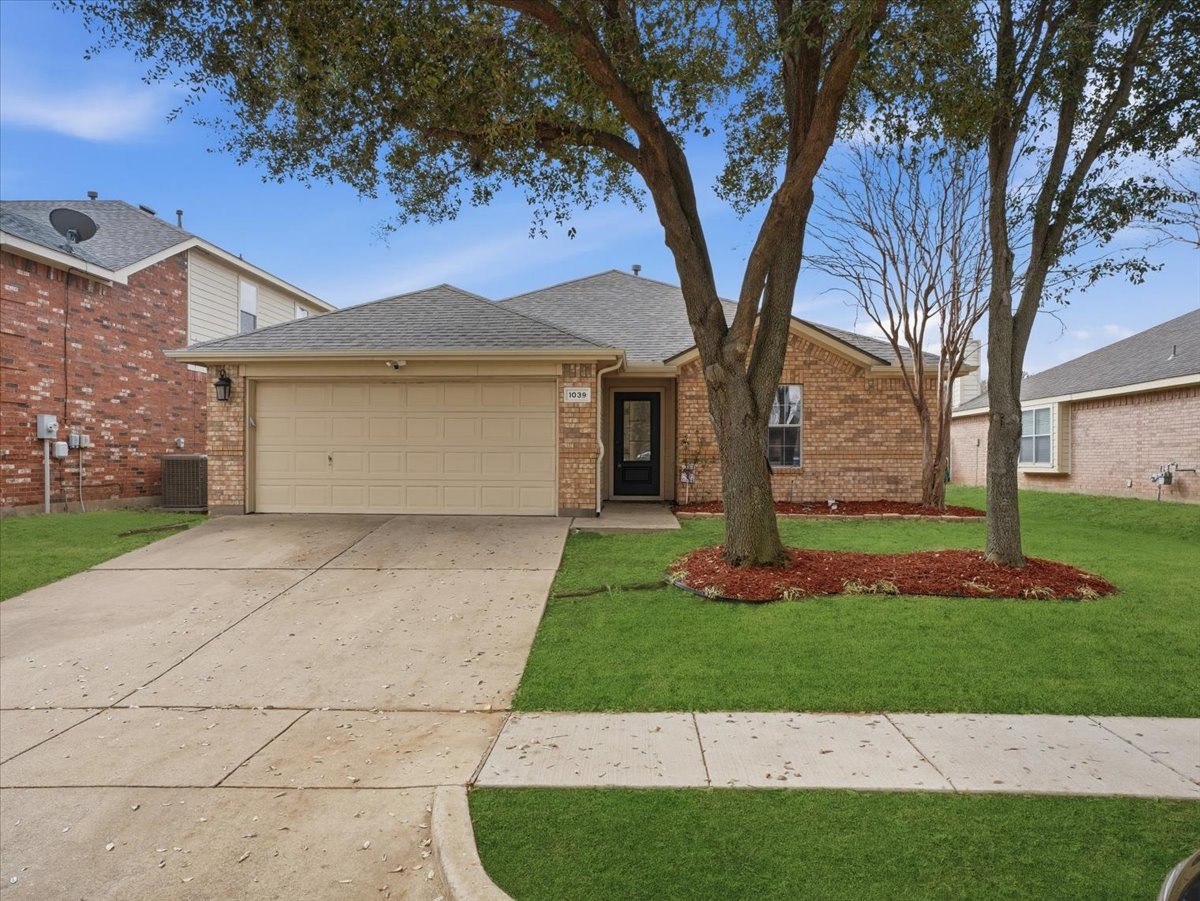 1039 Wood Brook Drive Grand Prairie TX 75052