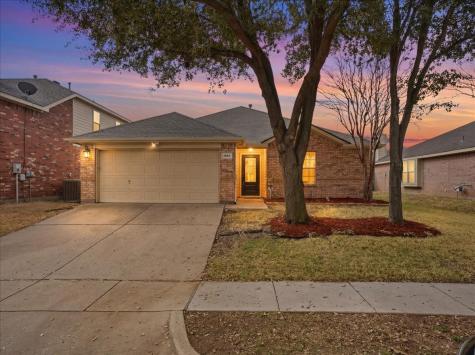 1039 Wood Brook Drive Grand Prairie TX 75052