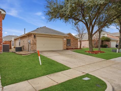 1039 Wood Brook Drive Grand Prairie TX 75052
