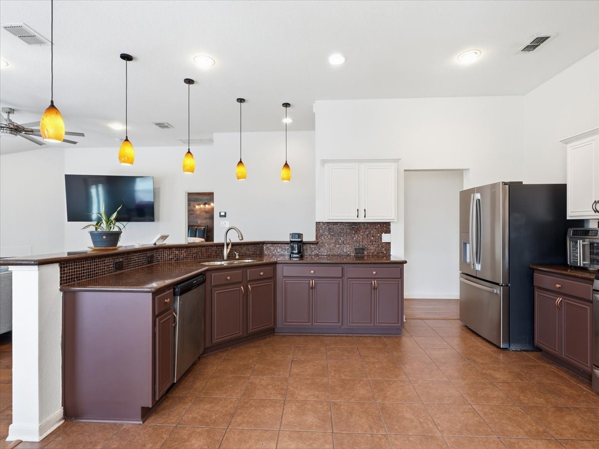 1039 Wood Brook Drive Grand Prairie TX 75052