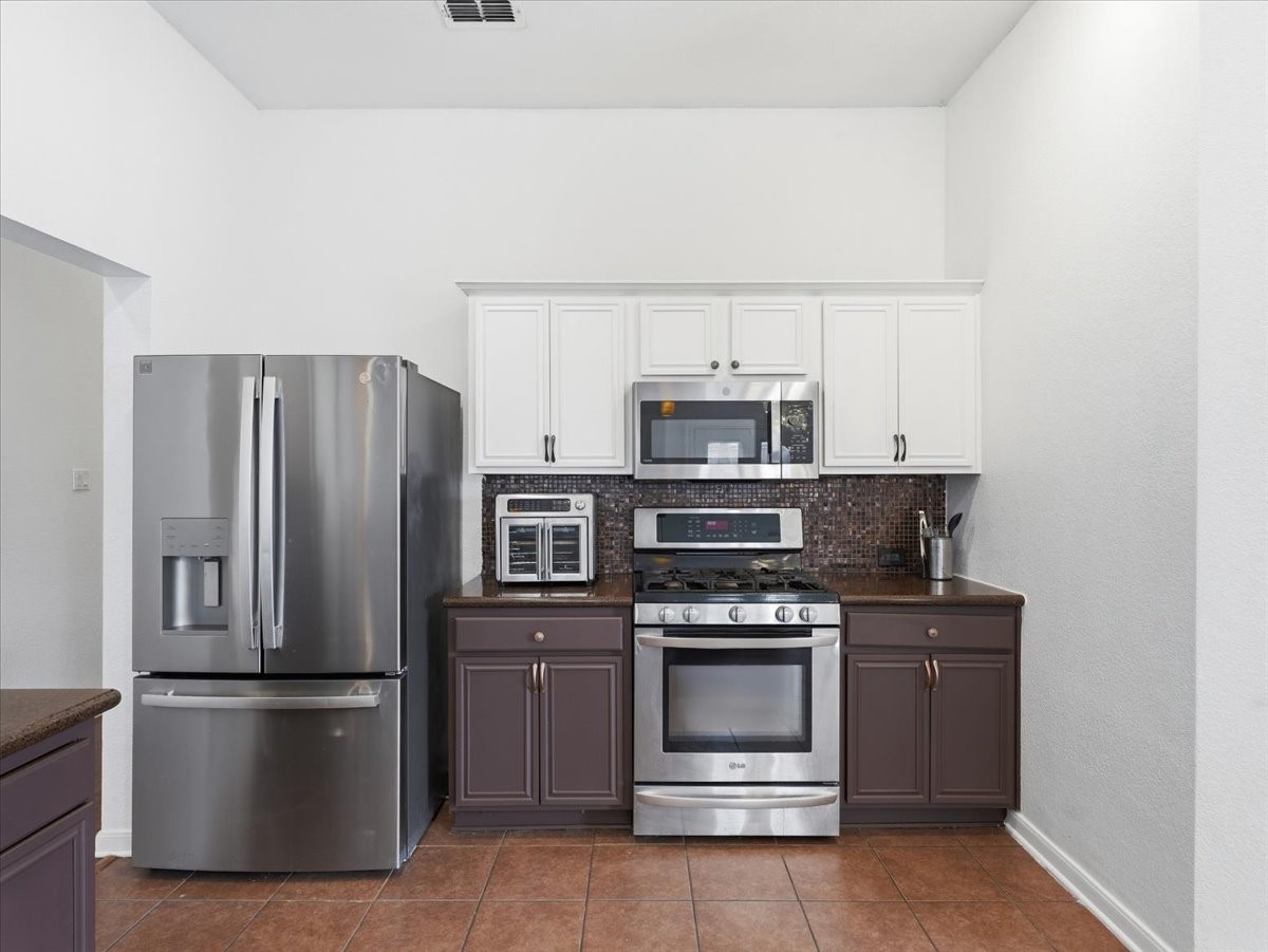 1039 Wood Brook Drive Grand Prairie TX 75052