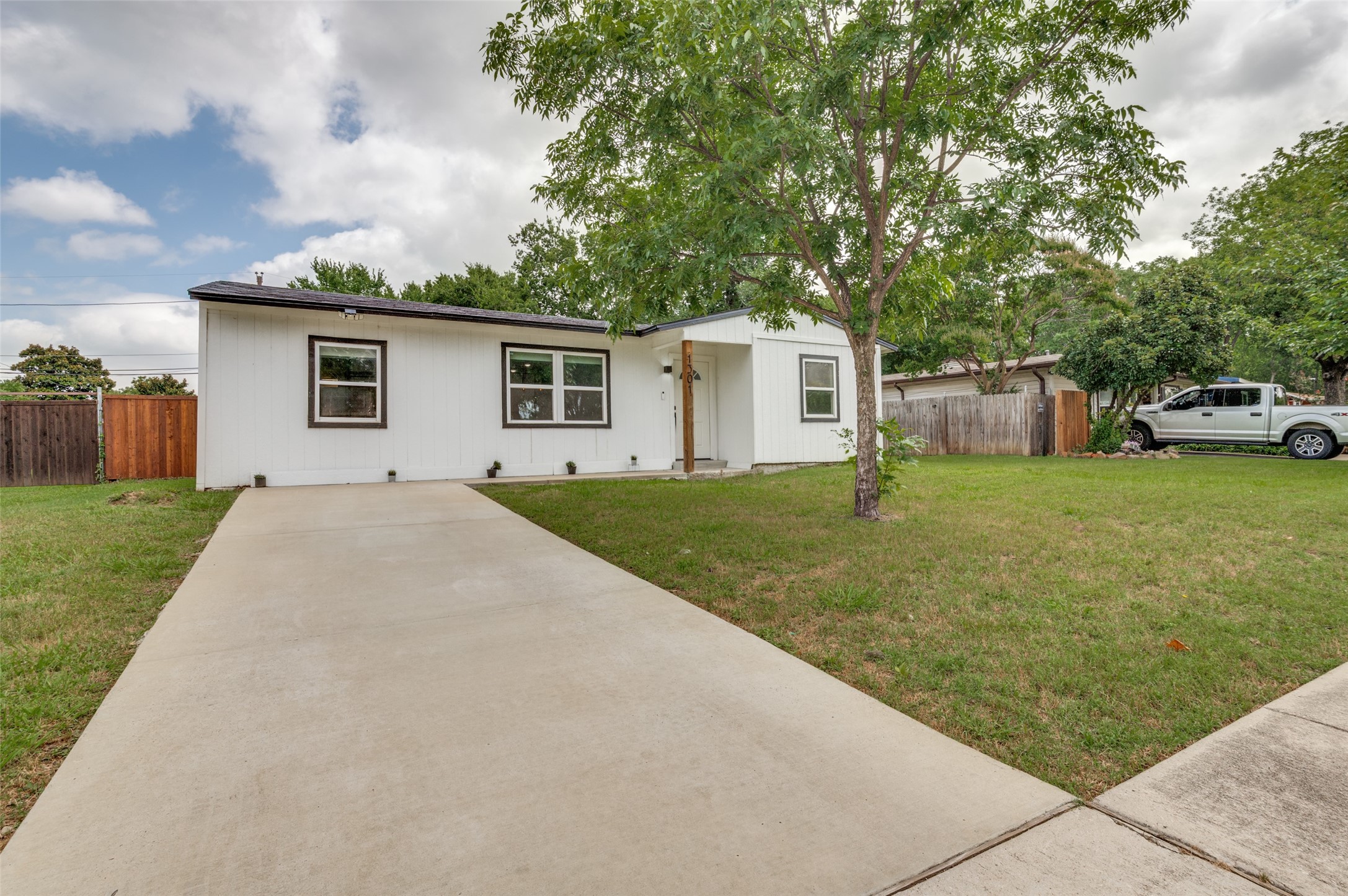 1301 Cardinal Street Arlington TX 76010