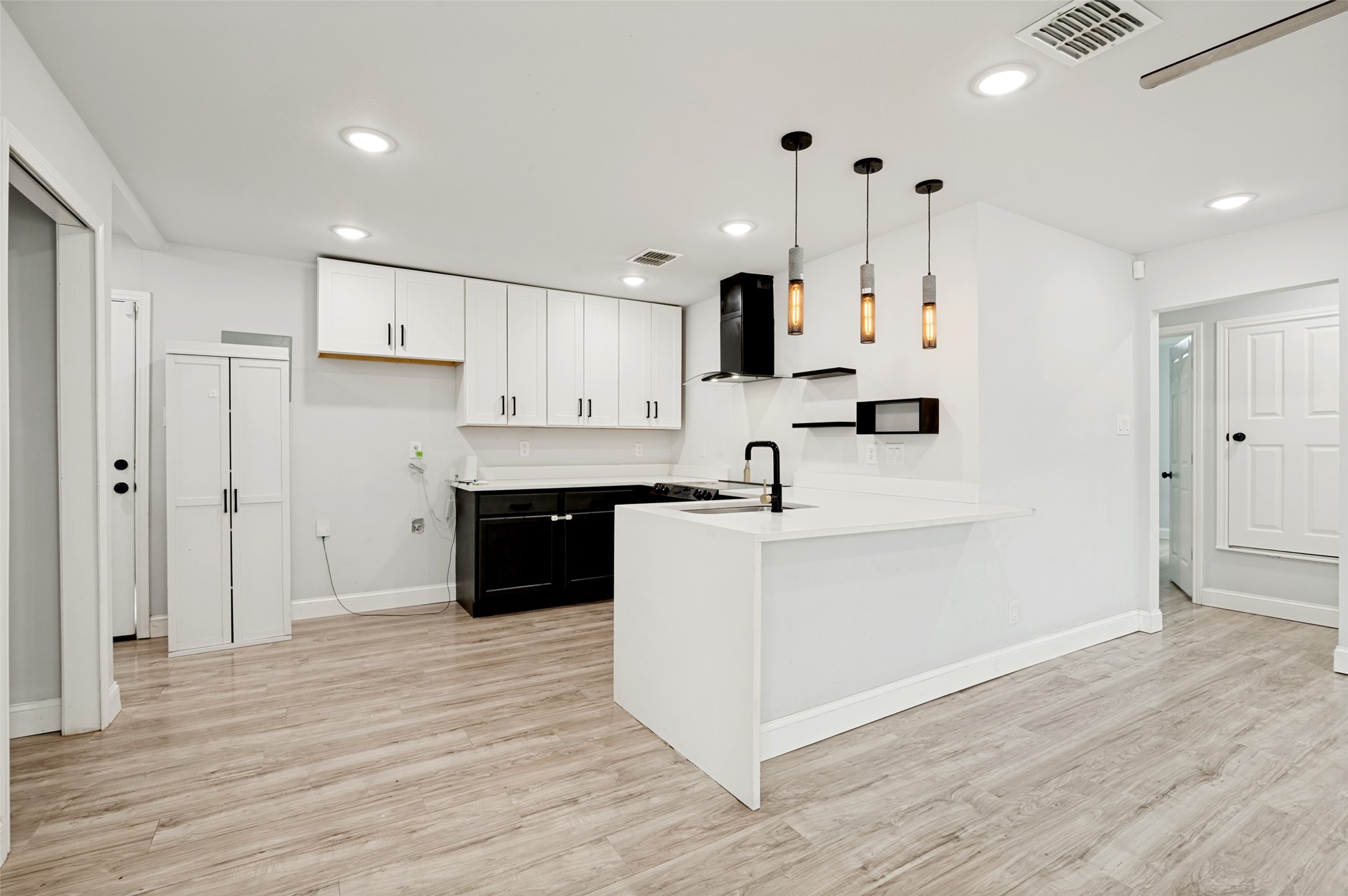 1301 Cardinal Street Arlington TX 76010