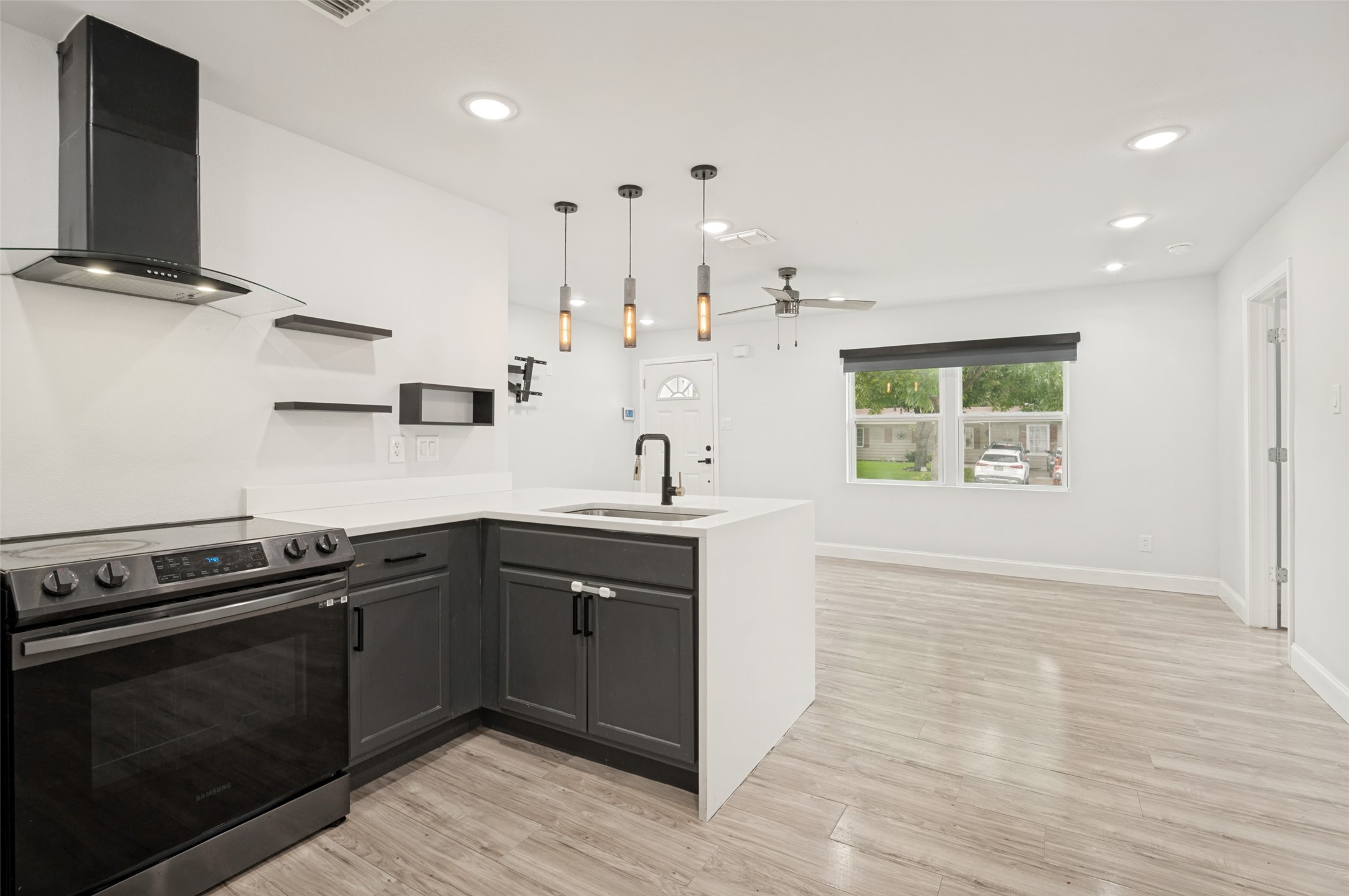 1301 Cardinal Street Arlington TX 76010