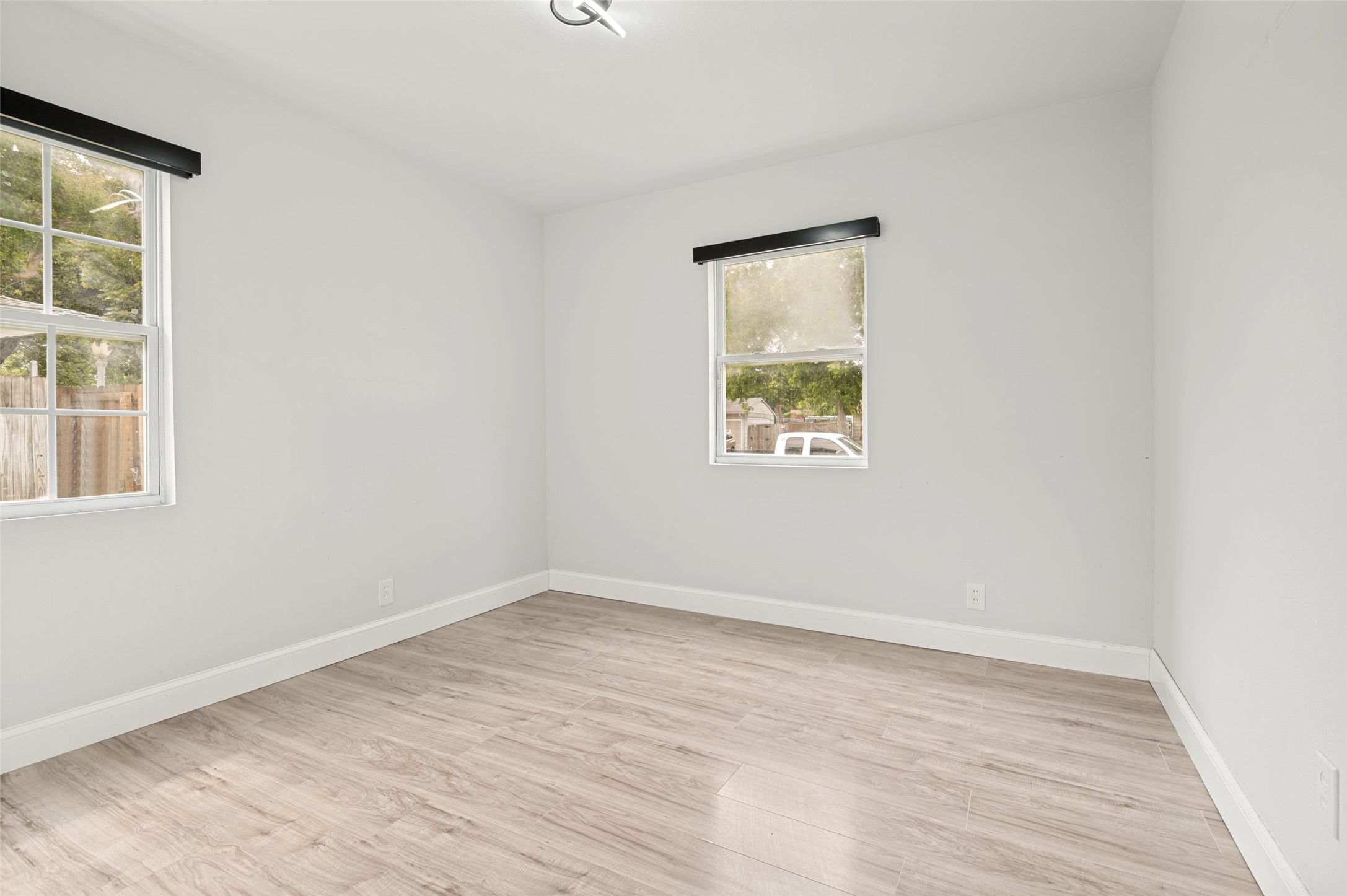 1301 Cardinal Street Arlington TX 76010